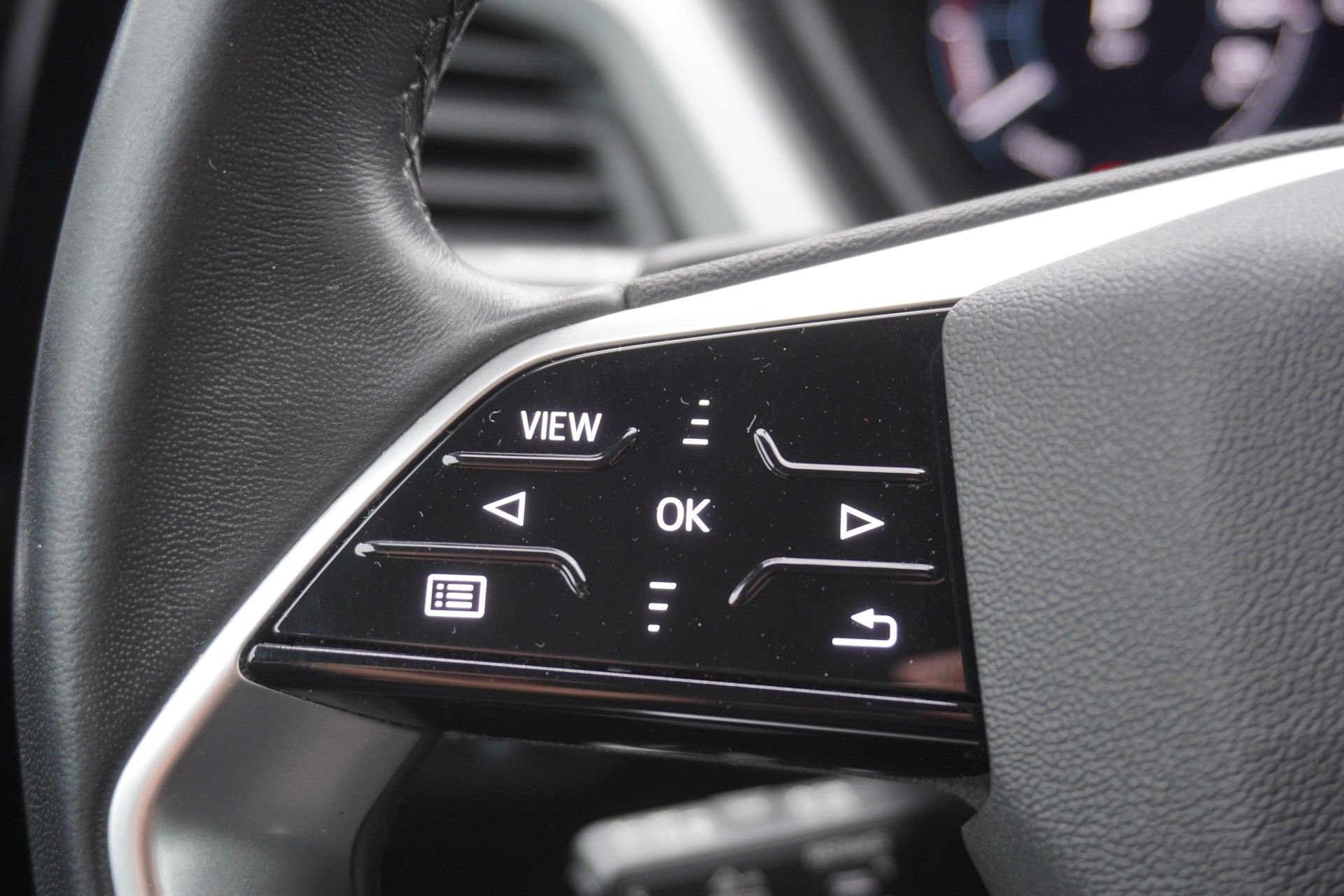 AUDI Q4 e-tron 45 quattro-image-33