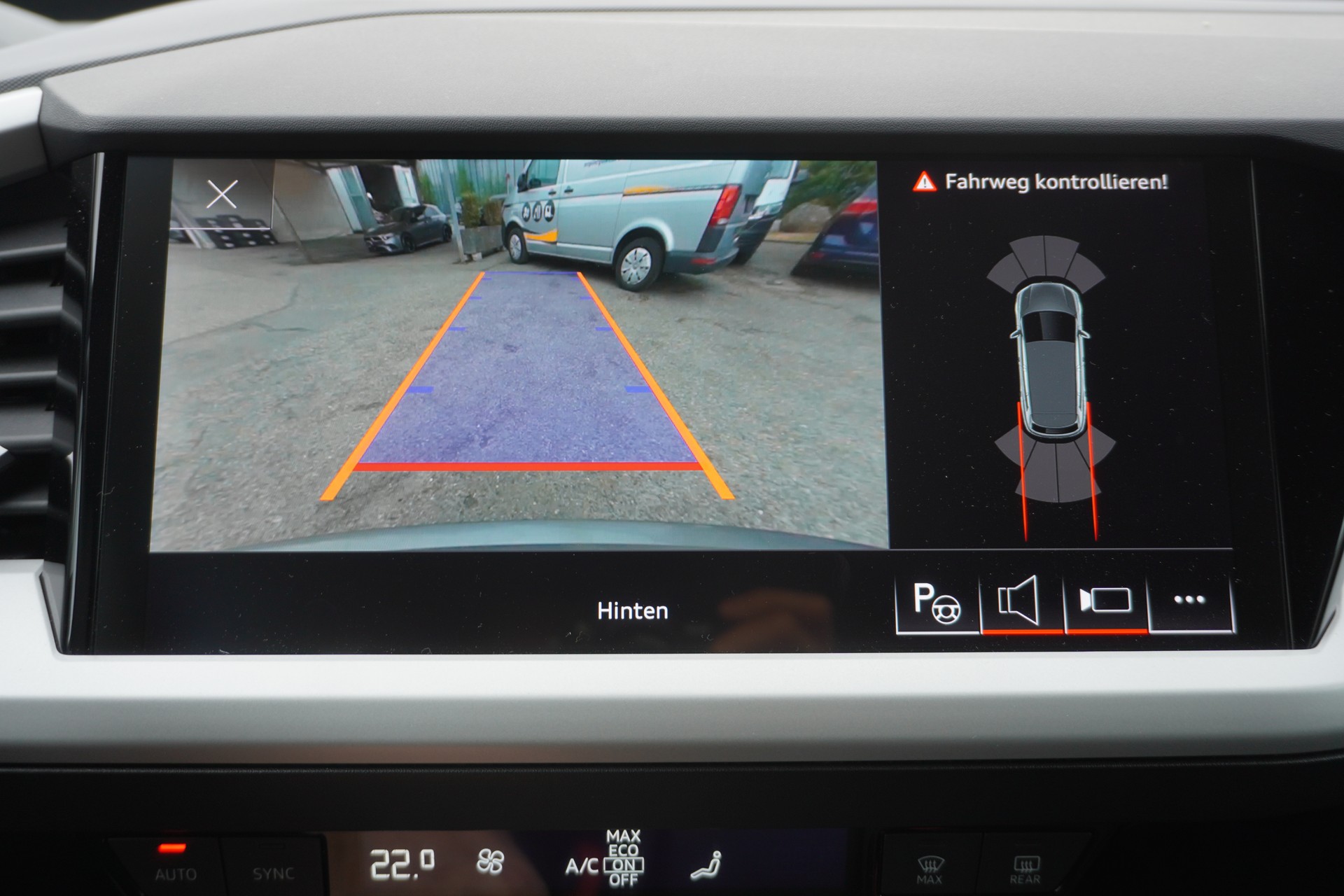 AUDI Q4 e-tron 45 quattro-image-21