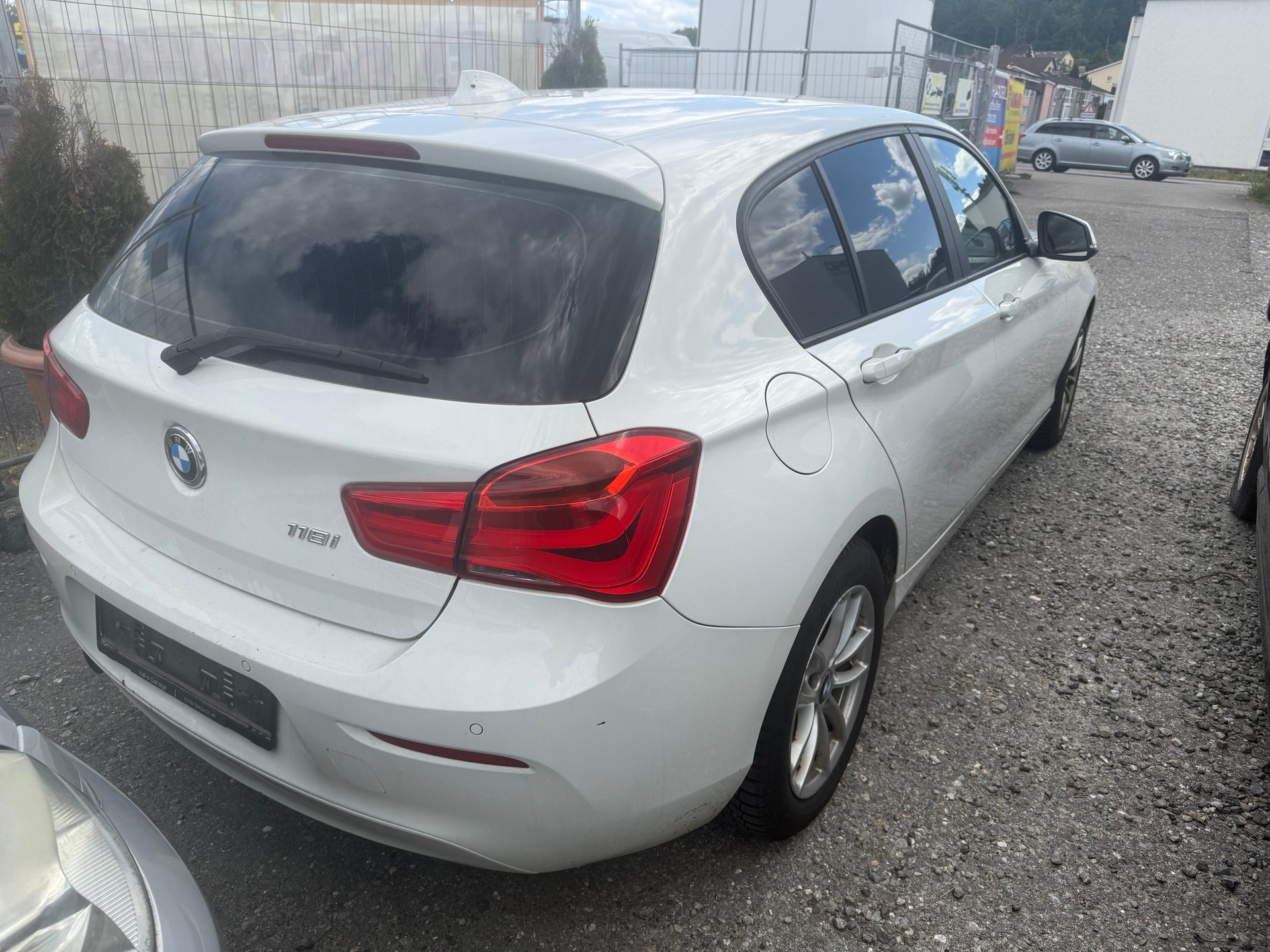 BMW 118i Sport Line-image-3