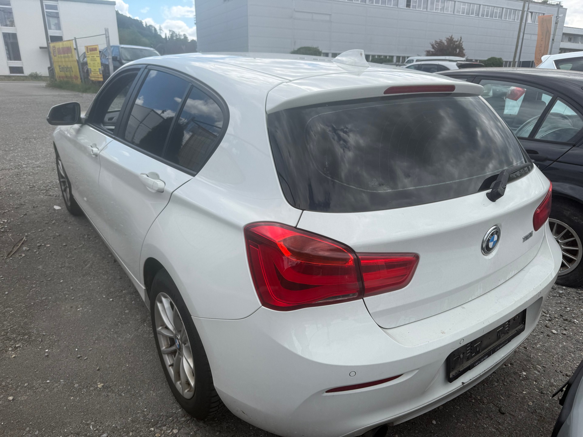 BMW 118i Sport Line-image-2