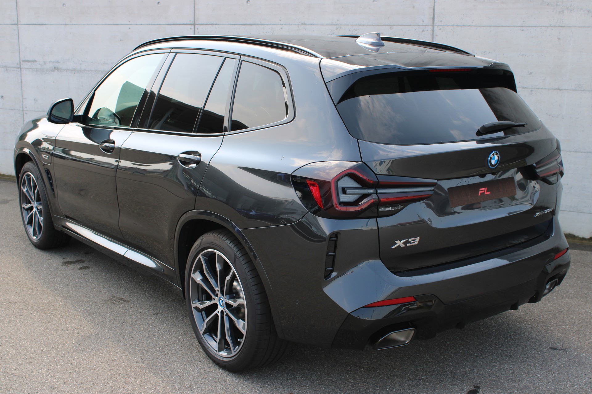 BMW X3 xDrive 30e M Sport-showroom-element-2