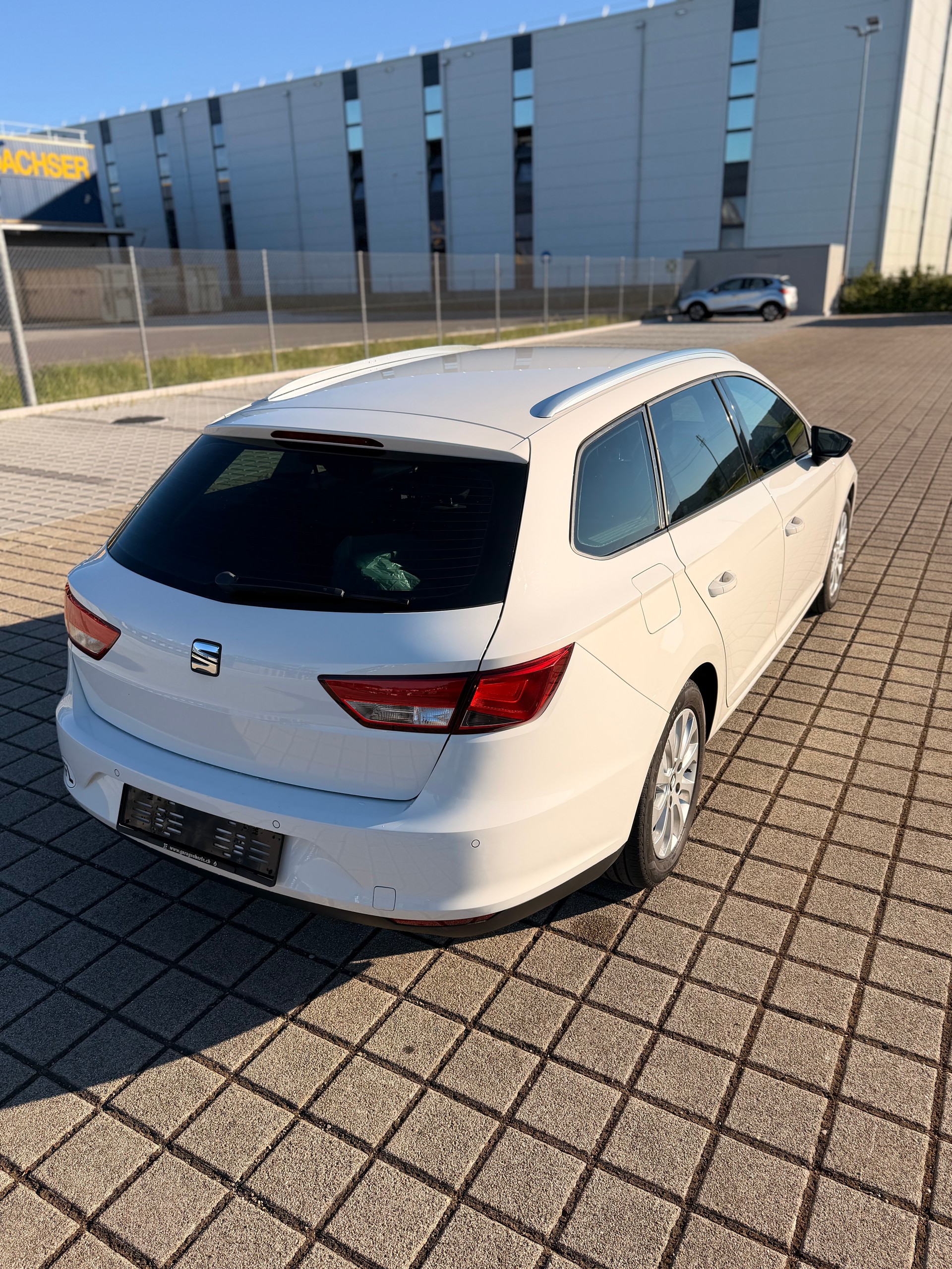 SEAT Leon ST 1.6 TDI Style DSG-image-8