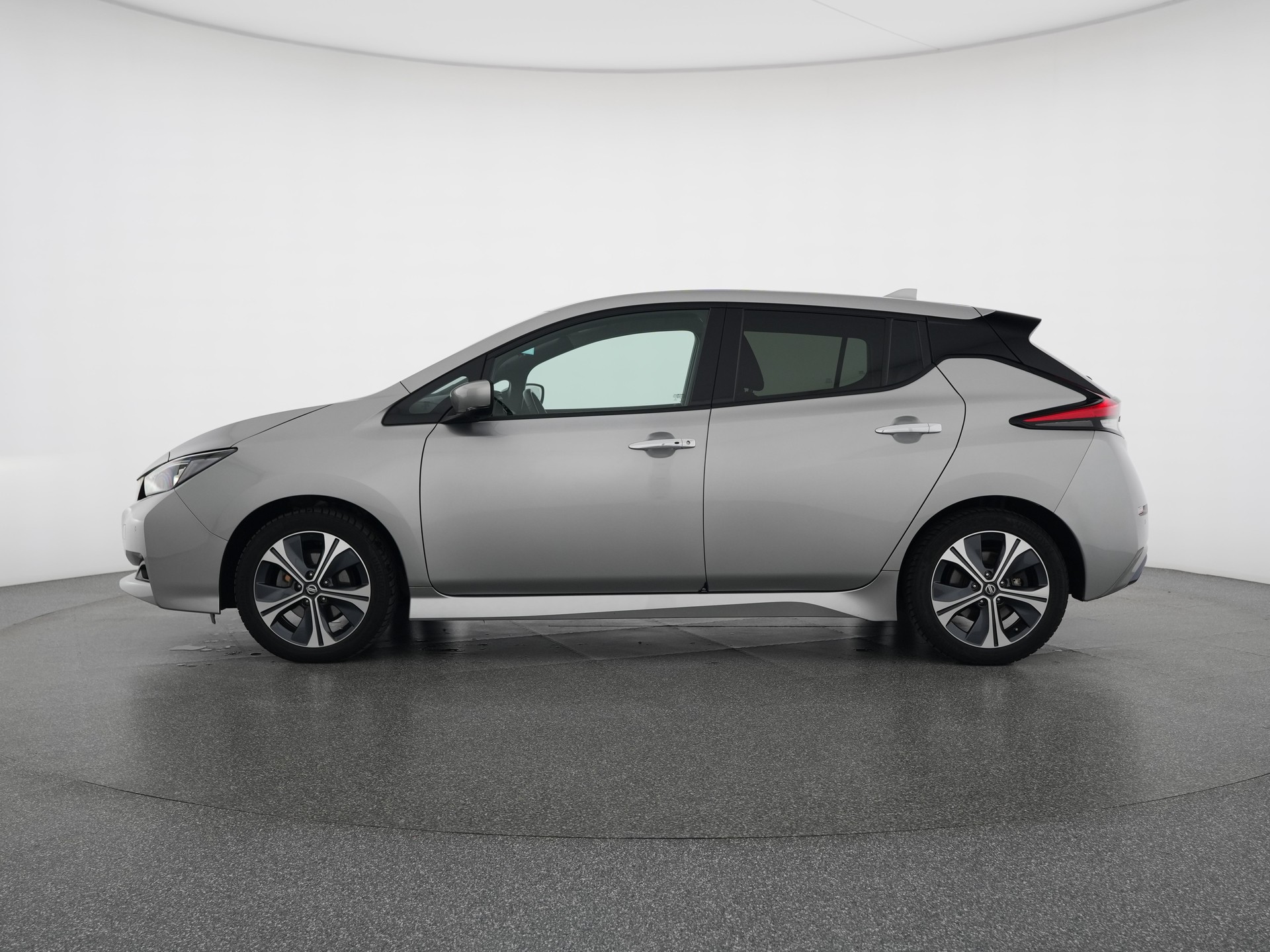 NISSAN Tekna Ultrasuede-image-1