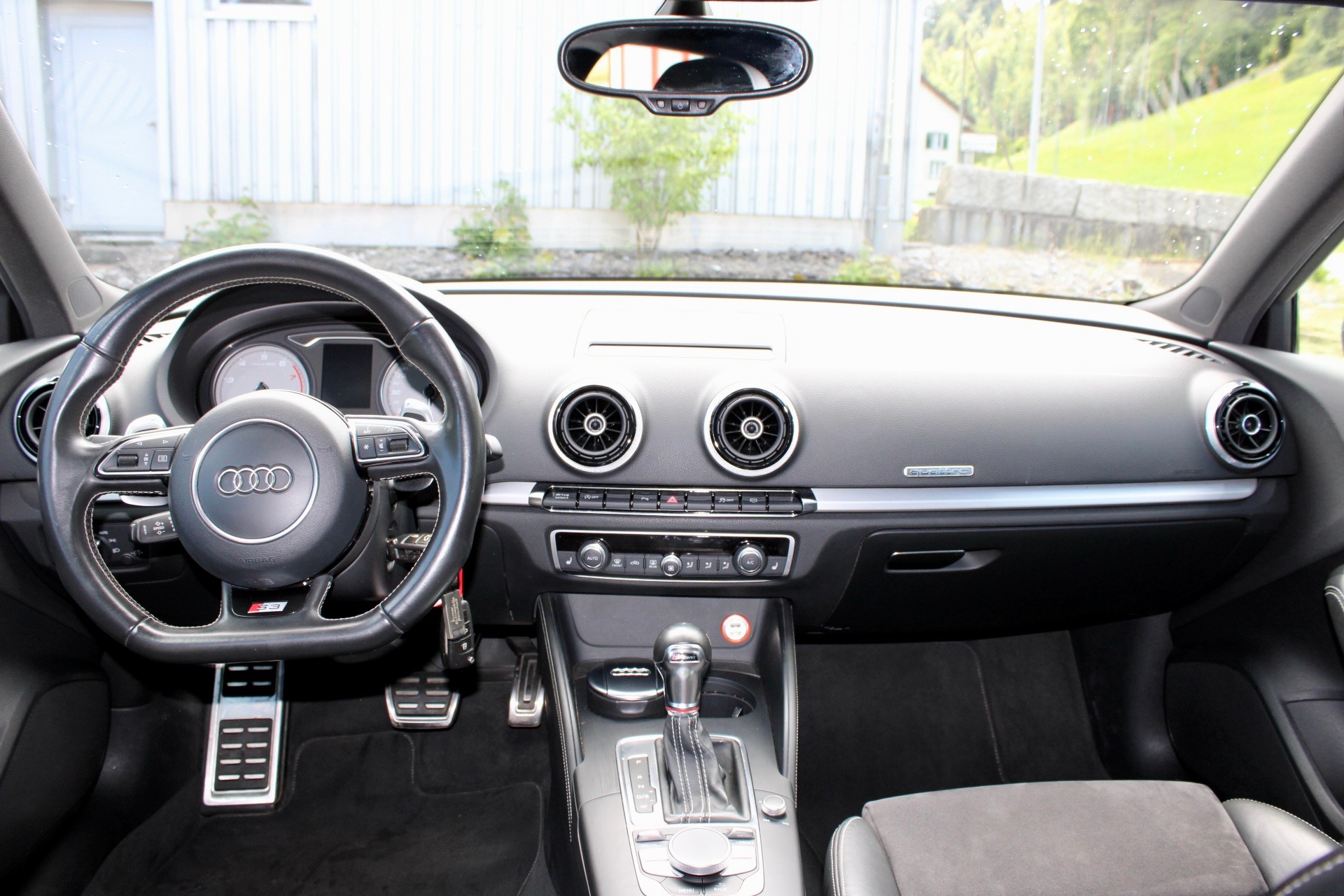 AUDI S3 Sportback 2.0 TFSI quattro S-tronic-image-9