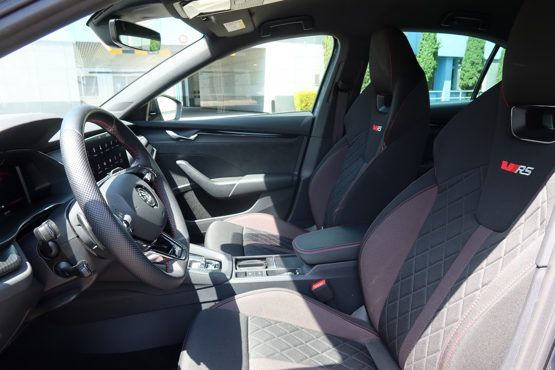 SKODA 2.0 TSI 245 RS DSG *Limousine*-image-1