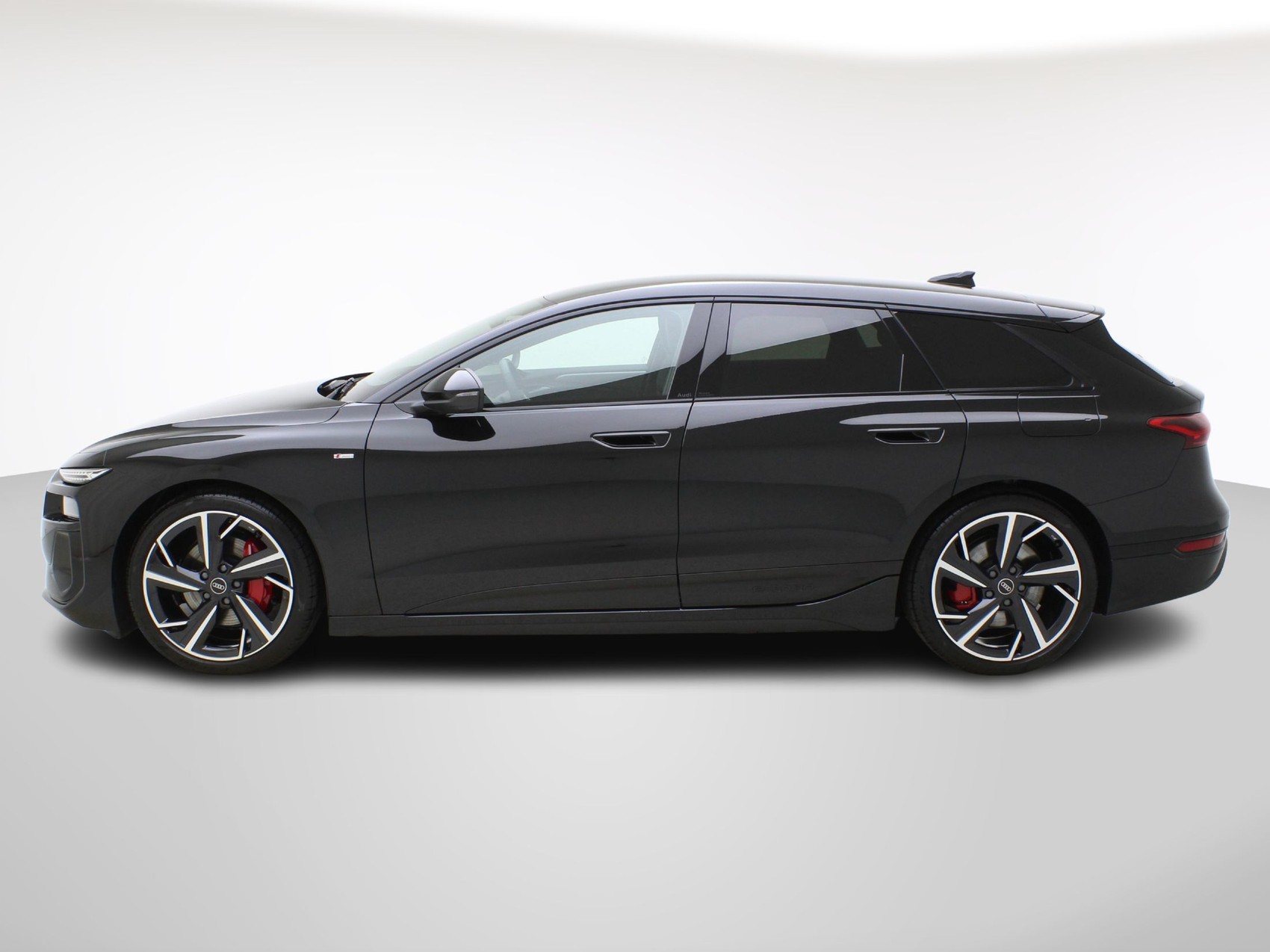 AUDI A6 e-tron Avant S line quattro-showroom-element-2