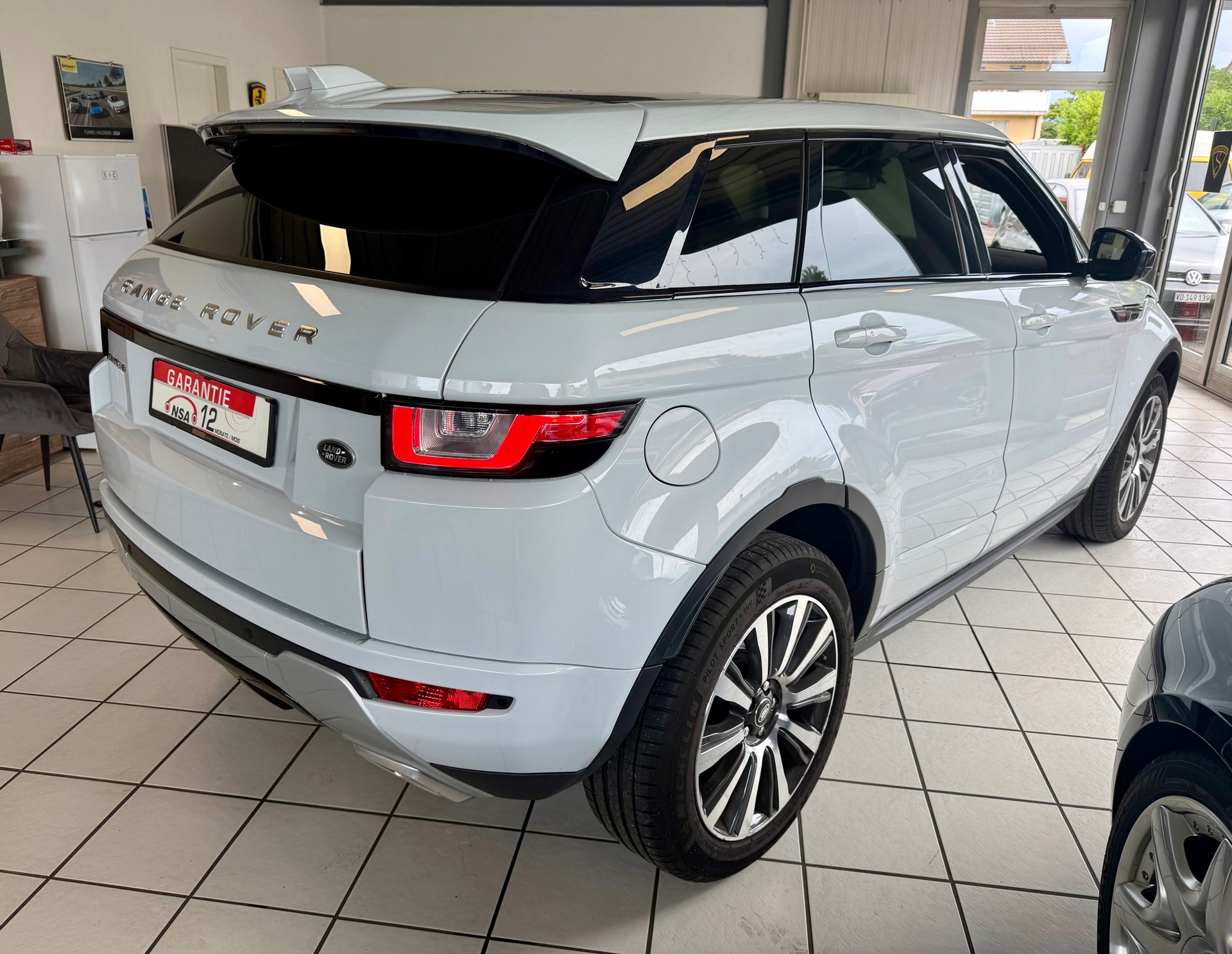 LAND ROVER Range Rover Evoque 2.0 Si4 Pure AT9-image-9