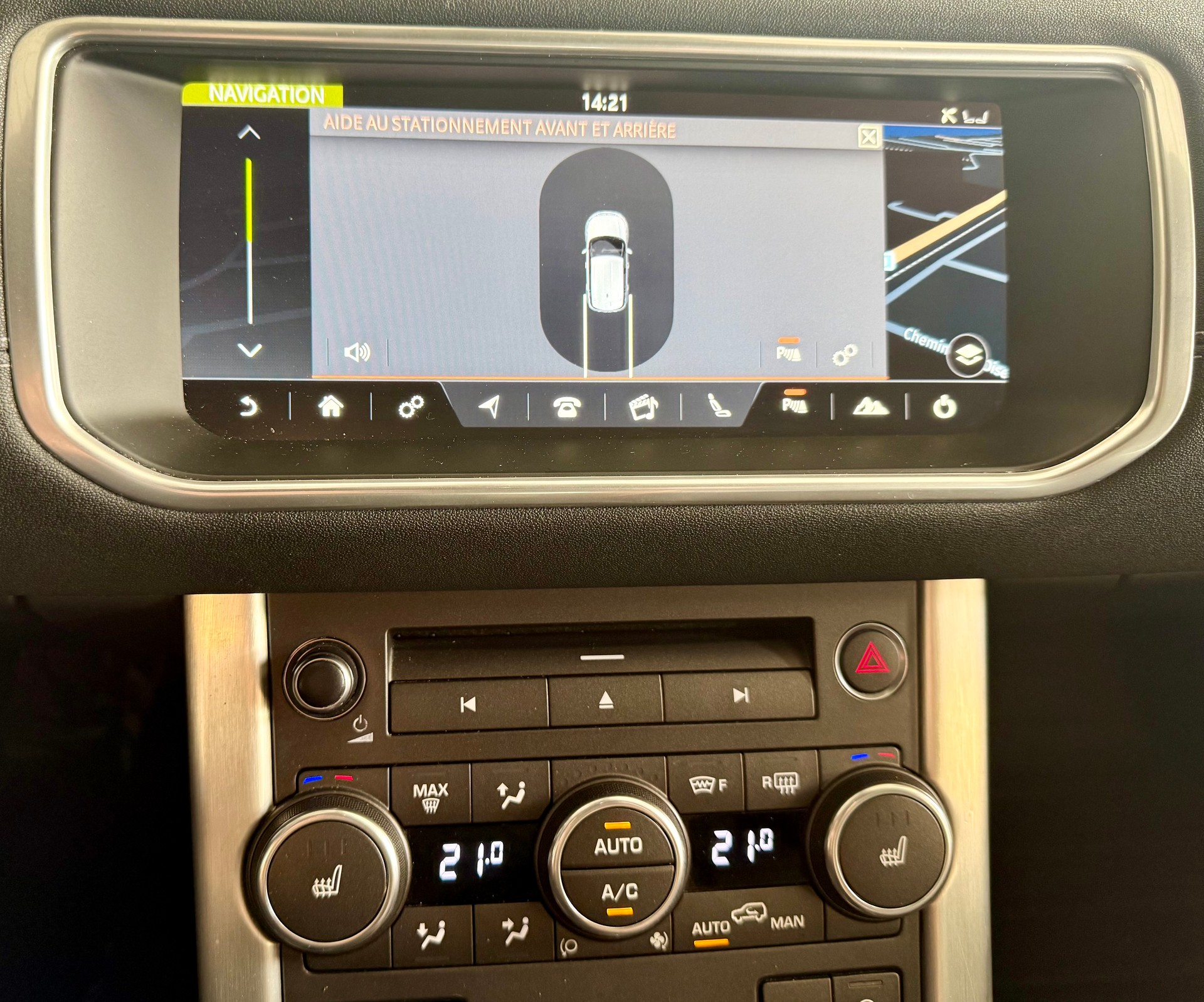 LAND ROVER Range Rover Evoque 2.0 Si4 Pure AT9-image-19