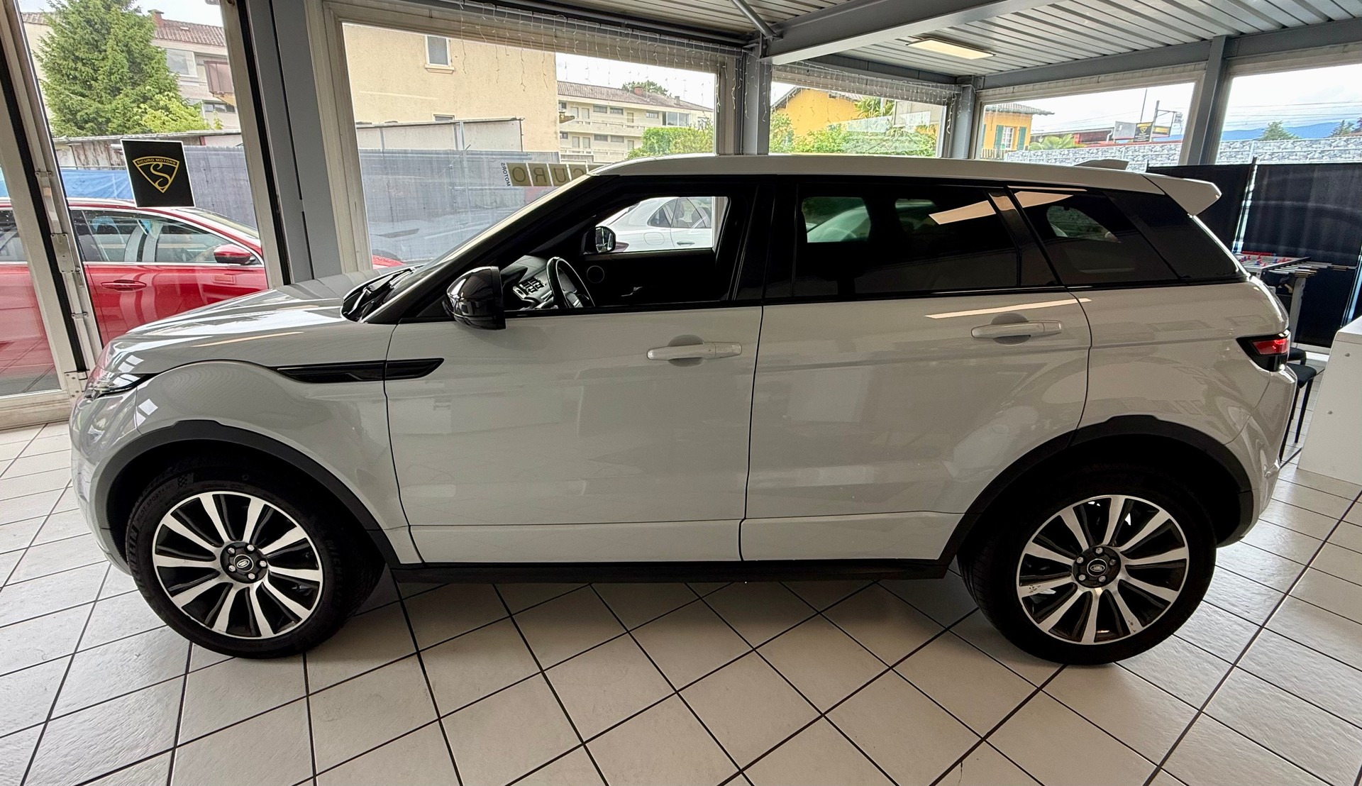LAND ROVER Range Rover Evoque 2.0 Si4 Pure AT9-image-5