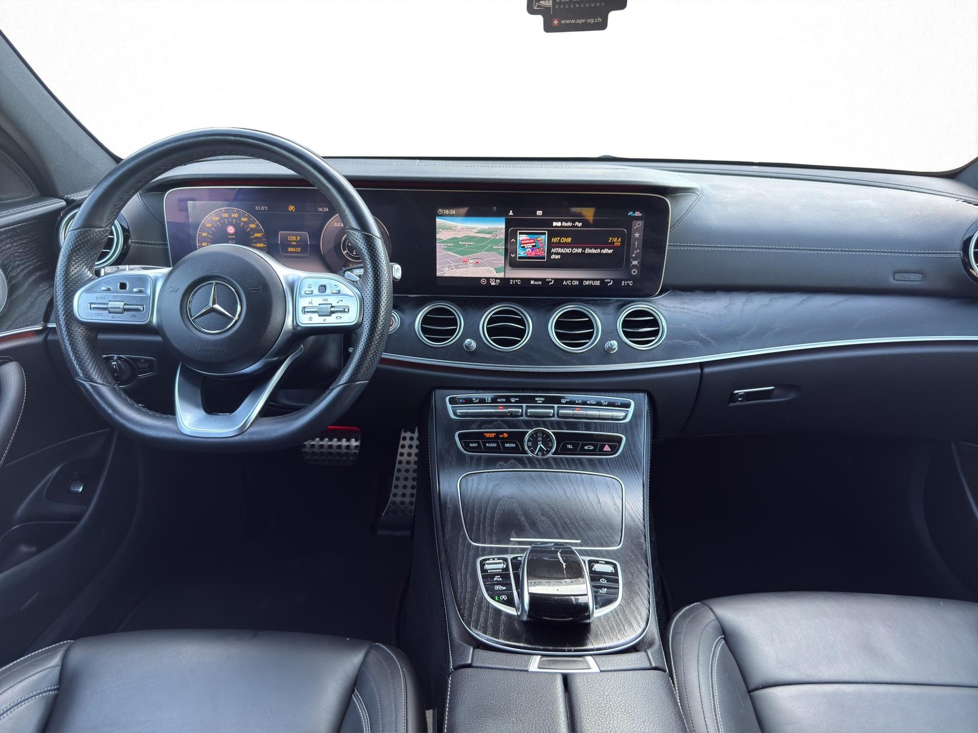 MERCEDES-BENZ E 220 d AMG Line 4matic Kombi-image-14