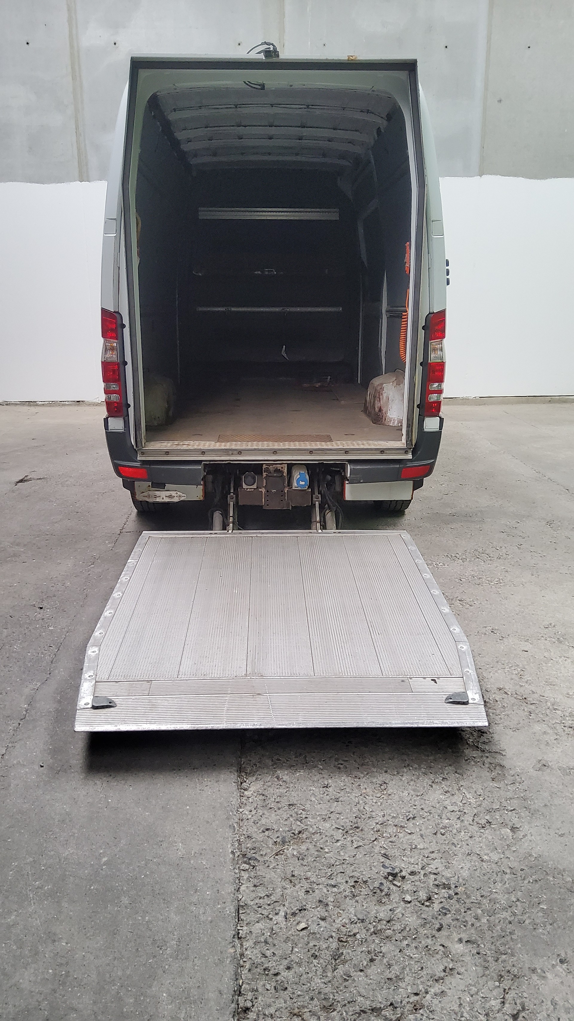 MERCEDES-BENZ Sprinter 319 BlueTec Standard 7G-Tronic-showroom-element-1