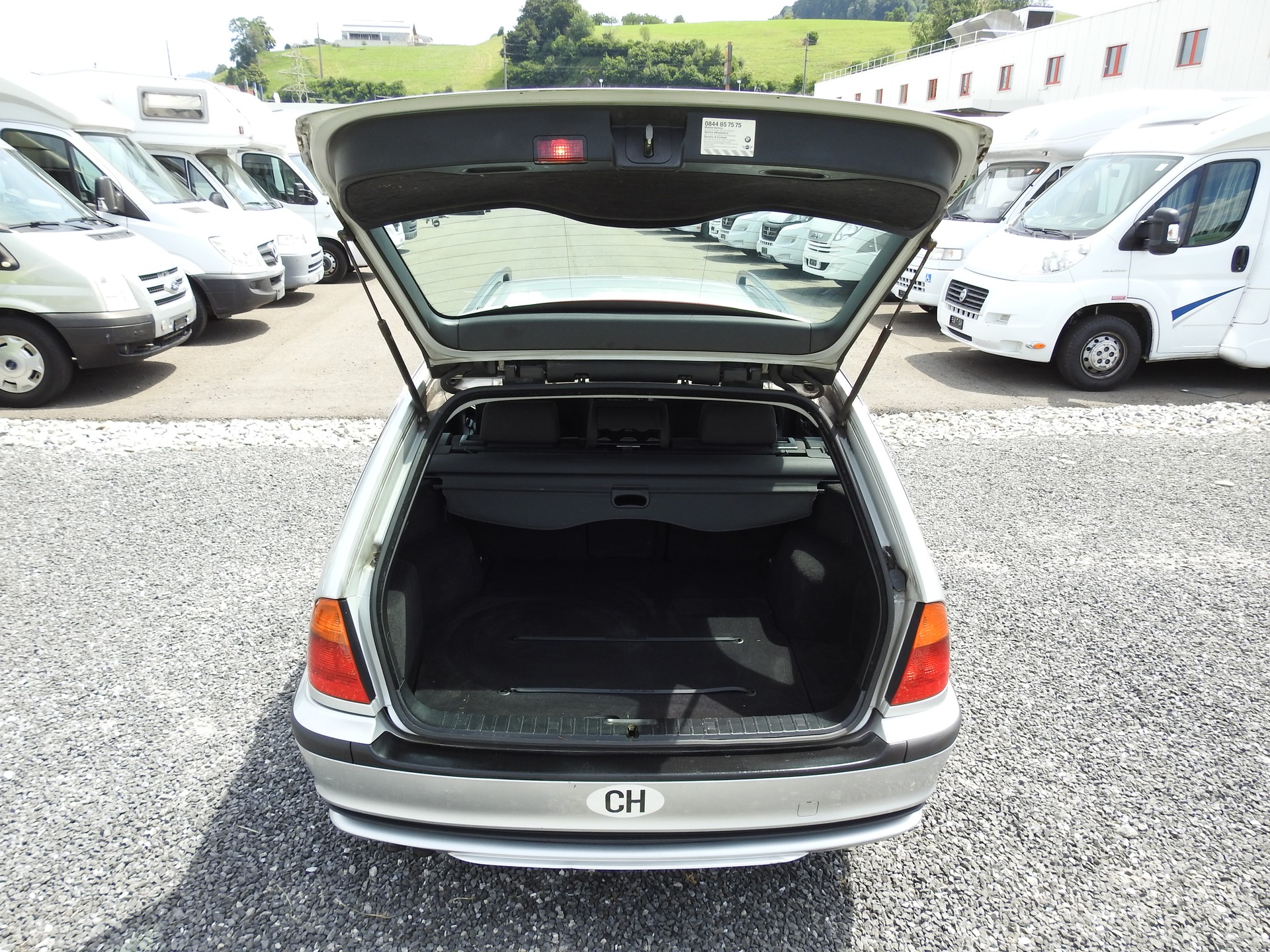 BMW 330xd Touring-image-11