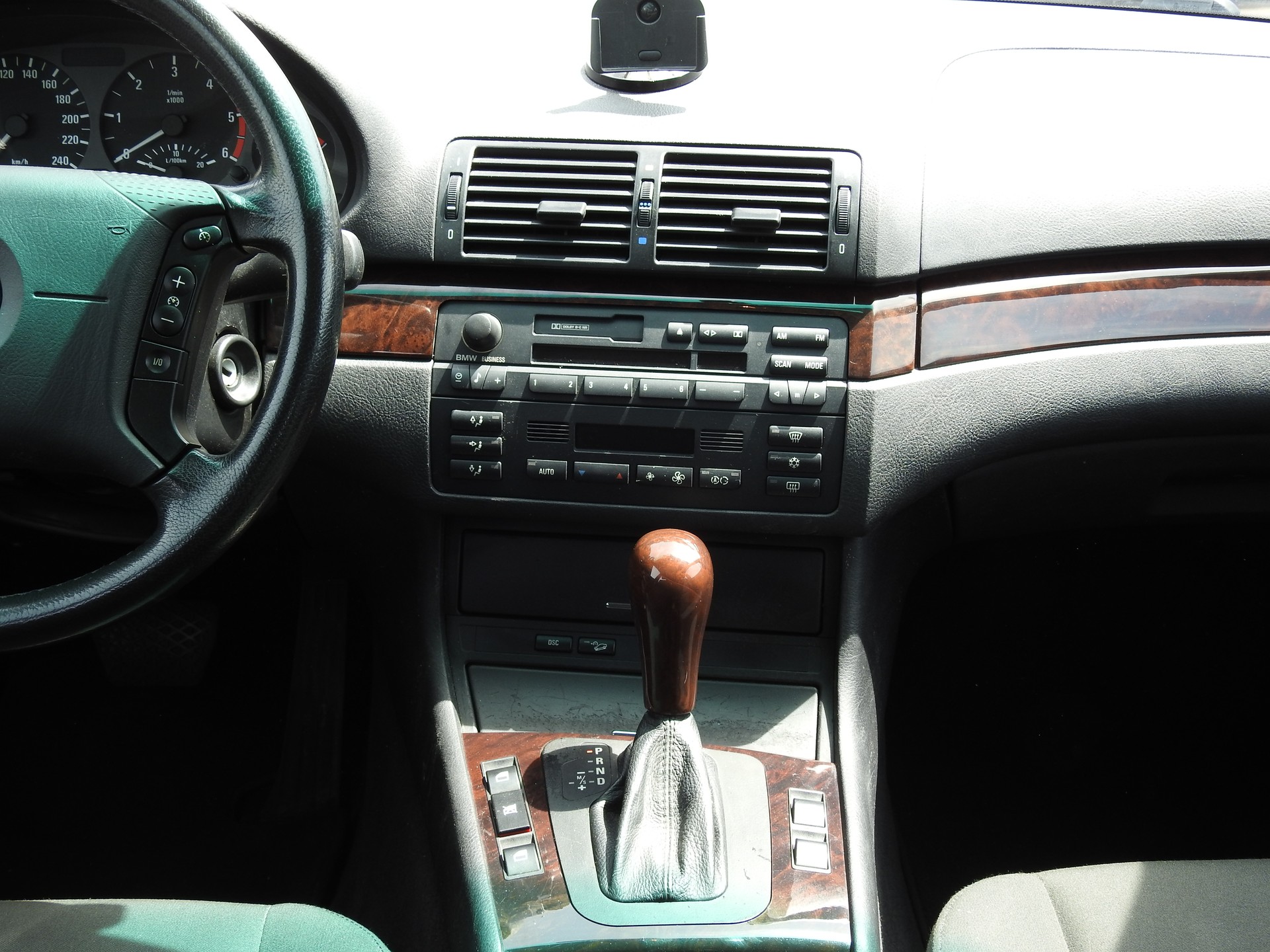 BMW 330xd Touring-image-16