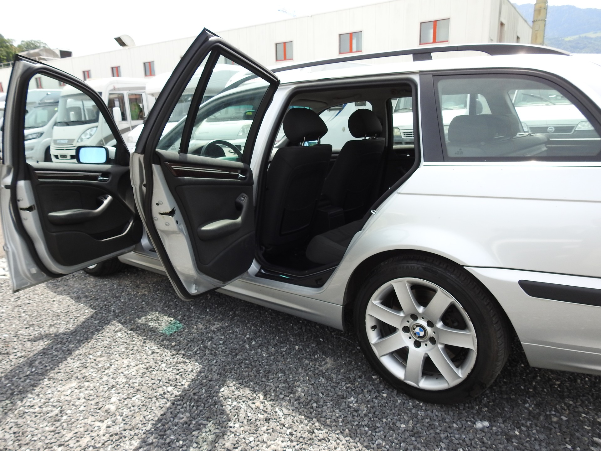 BMW 330xd Touring-image-14