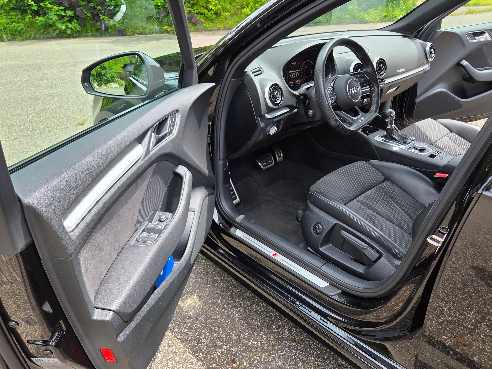 AUDI 2.0 40 TFSI Sport qu. S-Tronic-image-18