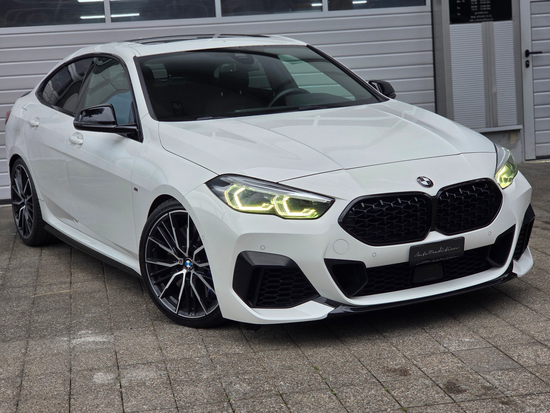 BMW M235i Gran Coupé xDrive Steptronic ** VOLLAUSSTATTUNG -M PERFORMANCE - ASSISTENZ PAKET PLUS - PANORAMA - HEAD UP DISPLAY **-image-1