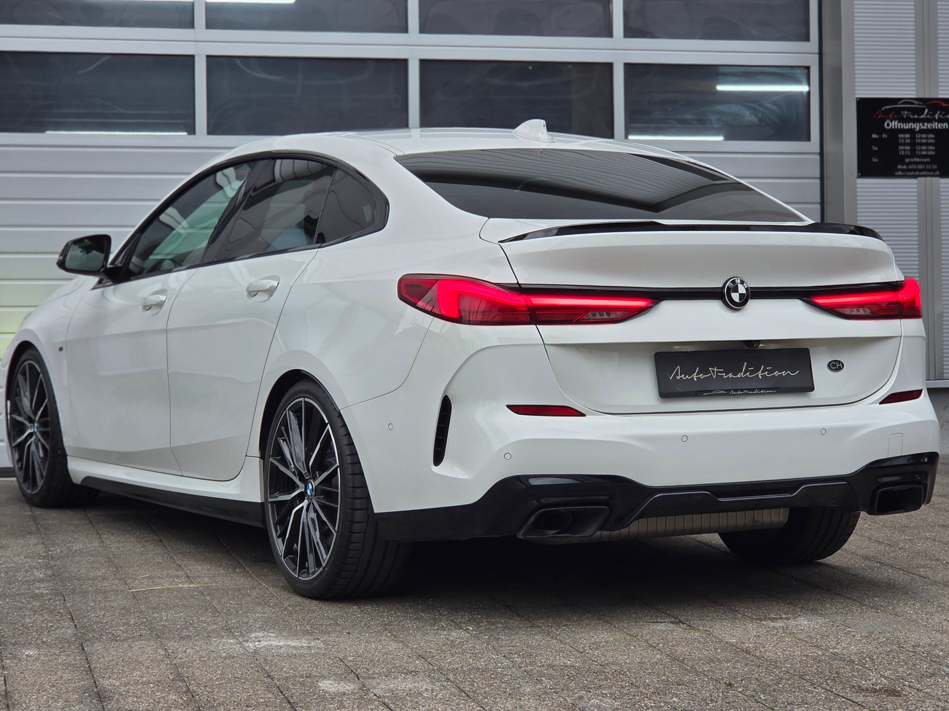 BMW M235i Gran Coupé xDrive Steptronic ** VOLLAUSSTATTUNG -M PERFORMANCE - ASSISTENZ PAKET PLUS - PANORAMA - HEAD UP DISPLAY **-image-3