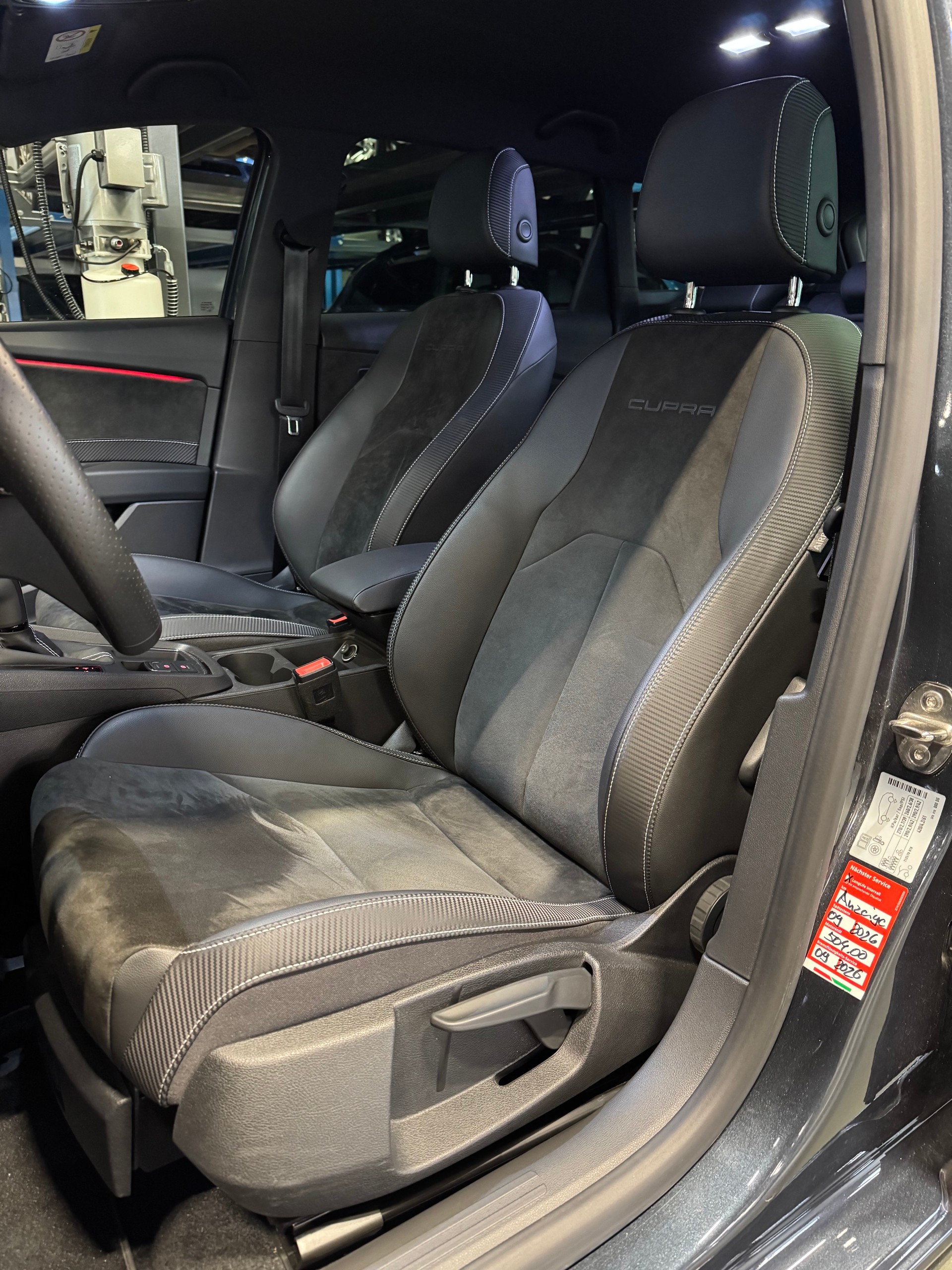 SEAT Leon ST 2.0 TSI Cupra 300 4 Drive DSG-image-8