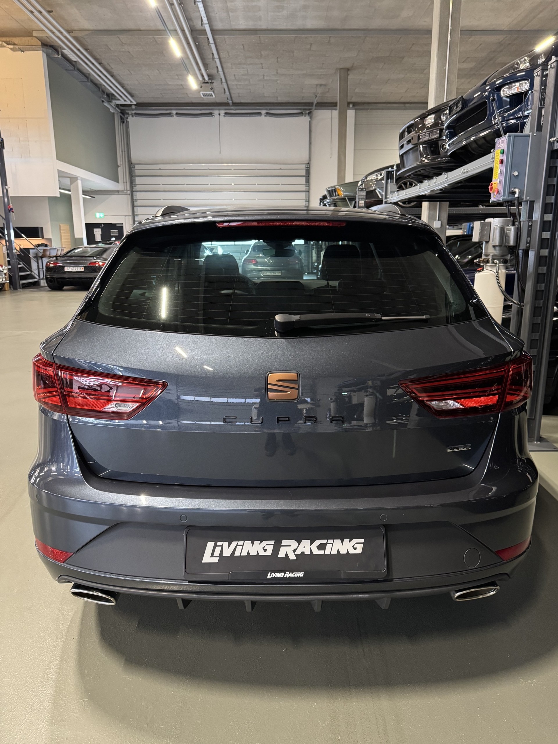 SEAT Leon ST 2.0 TSI Cupra 300 4 Drive DSG-image-3