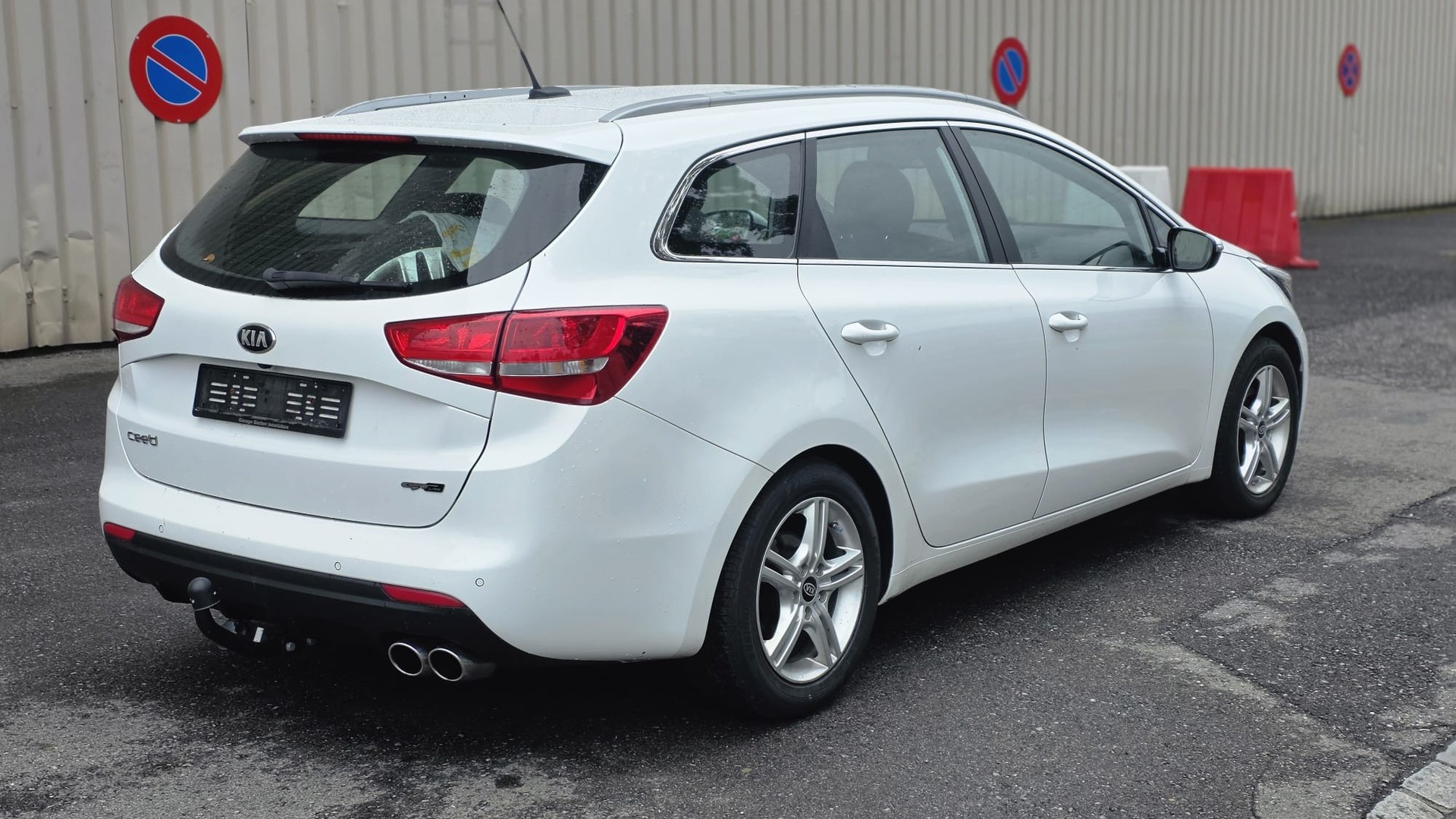 KIA Cee'd Sportswagon 1.6 CRDi Swiss Champion DCT-image-5