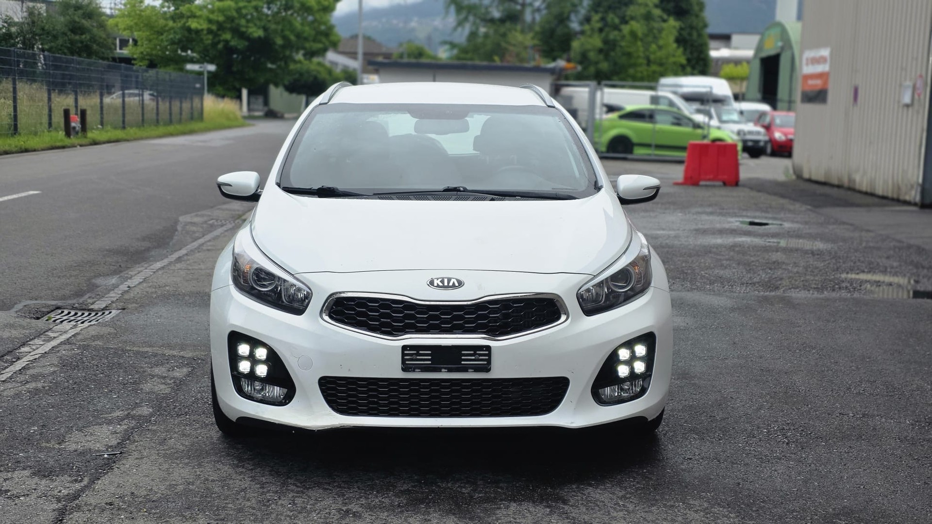 KIA Cee'd Sportswagon 1.6 CRDi Swiss Champion DCT-image-0