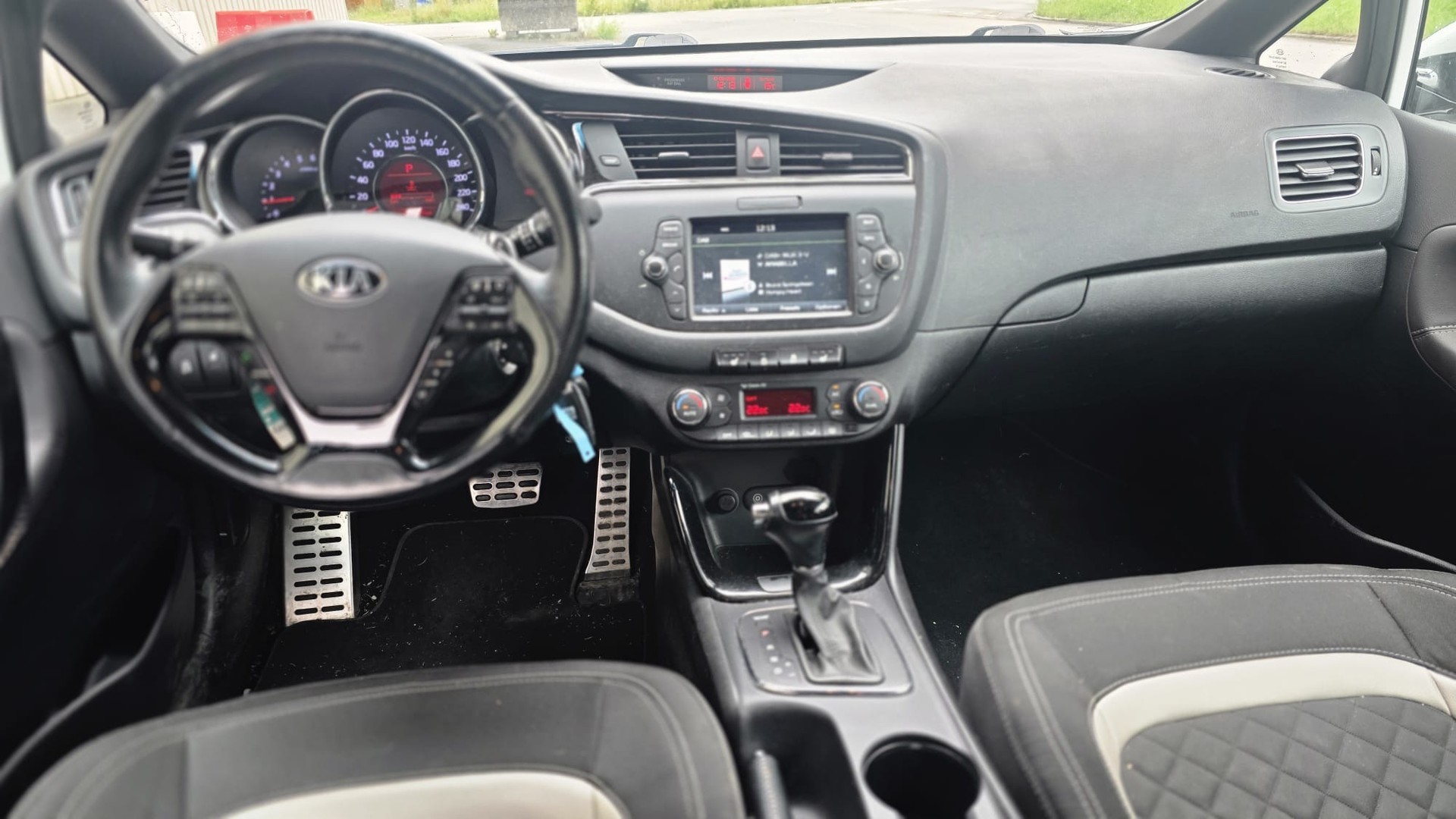 KIA Cee'd Sportswagon 1.6 CRDi Swiss Champion DCT-image-14