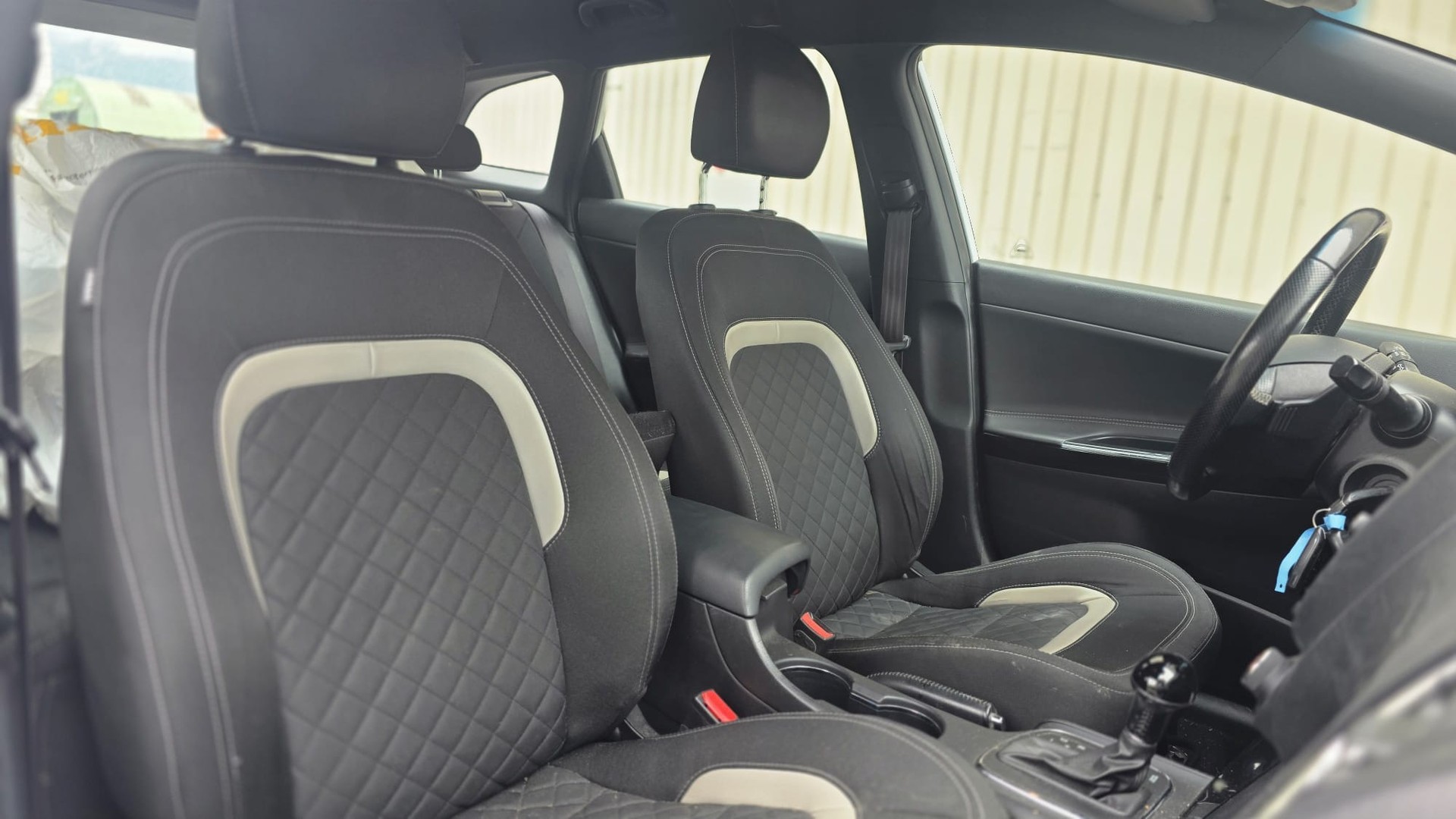 KIA Cee'd Sportswagon 1.6 CRDi Swiss Champion DCT-image-10