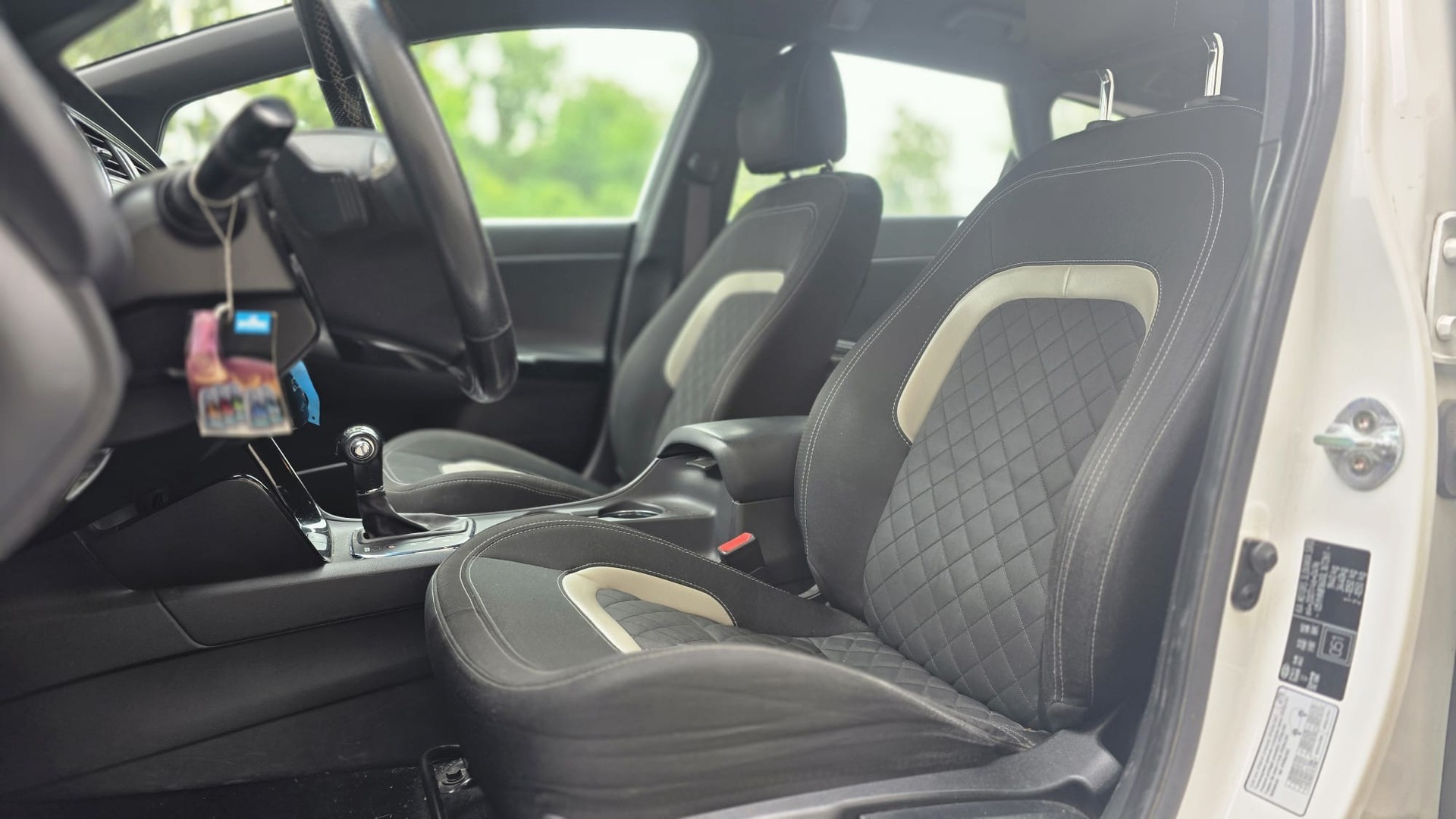 KIA Cee'd Sportswagon 1.6 CRDi Swiss Champion DCT-image-8