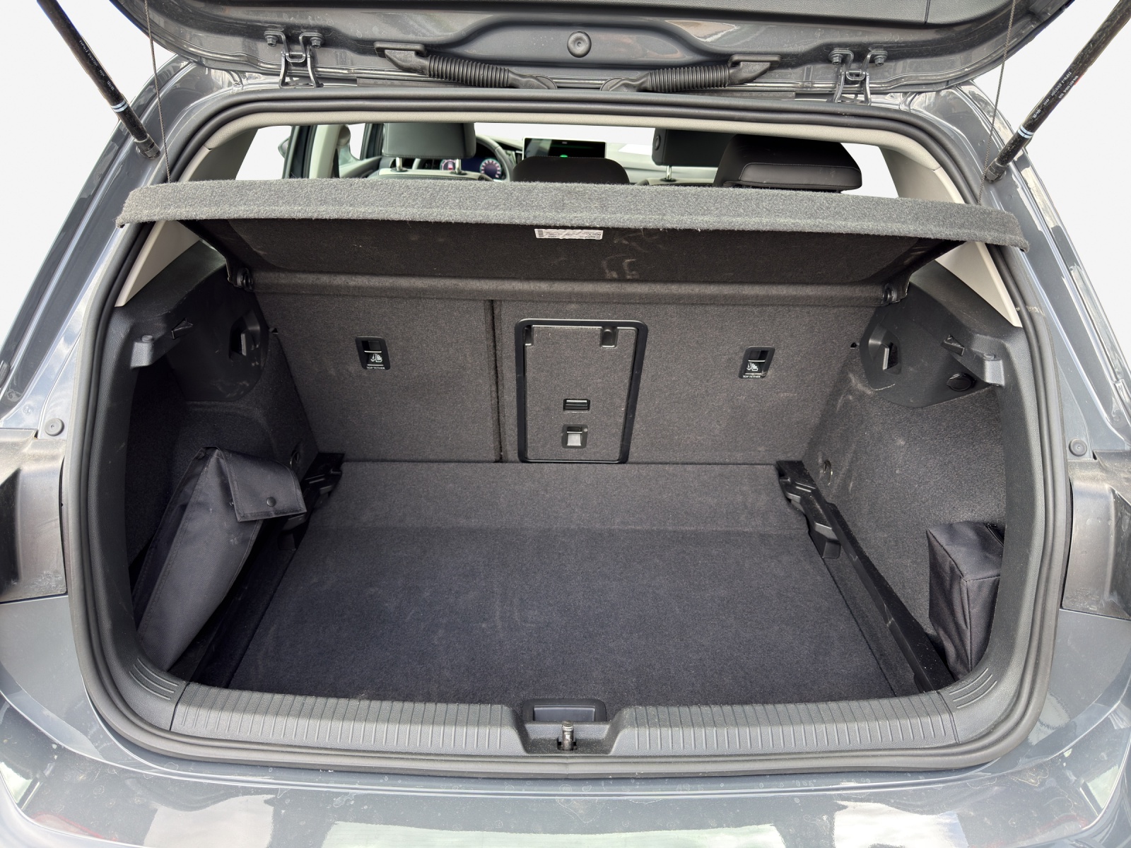 VW Golf 1.5 e TSI mHEV Style DSG-image-12