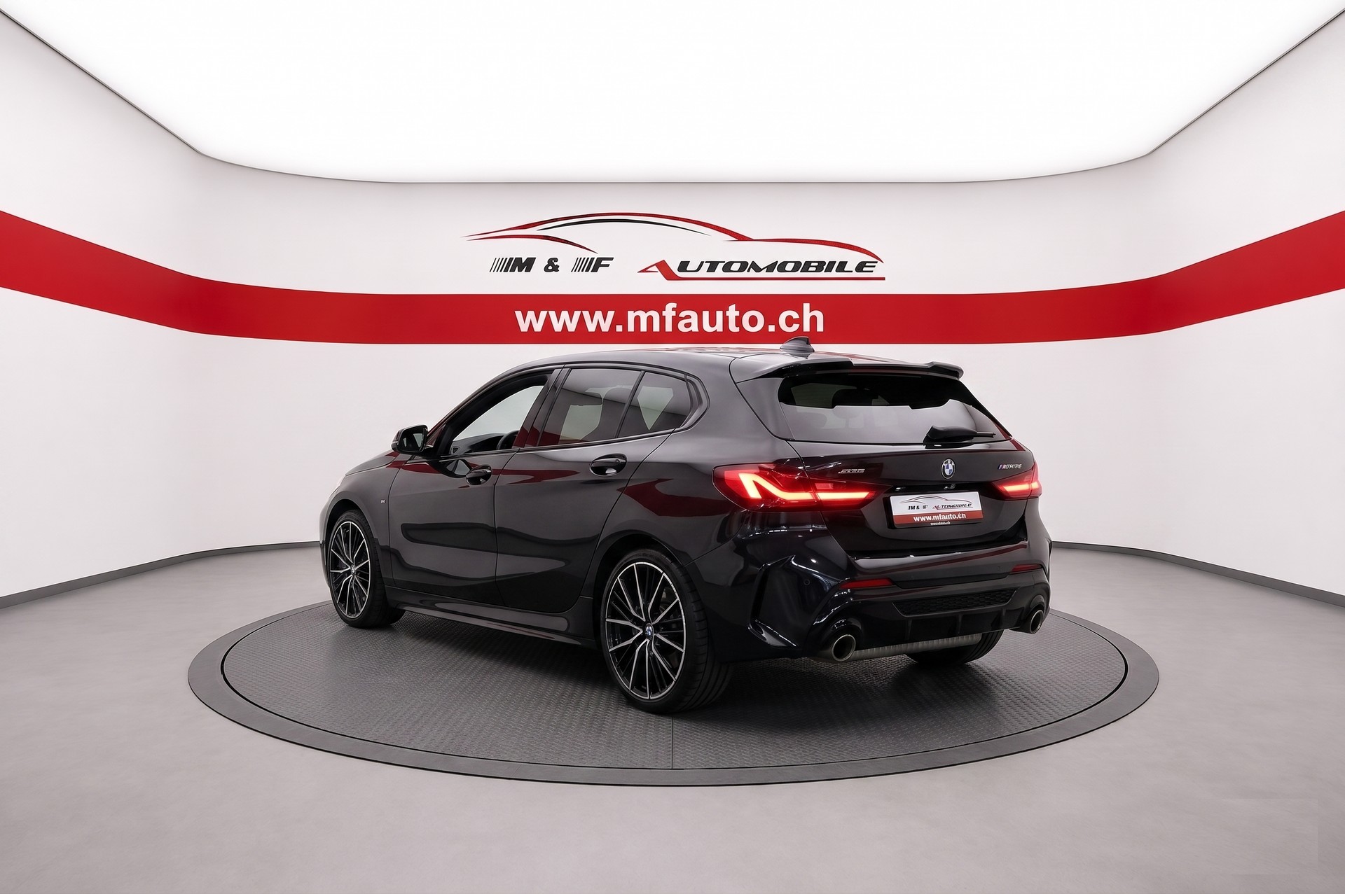 BMW M135i xDrive M-Sport CH FAHRZEUG-showroom-element-3
