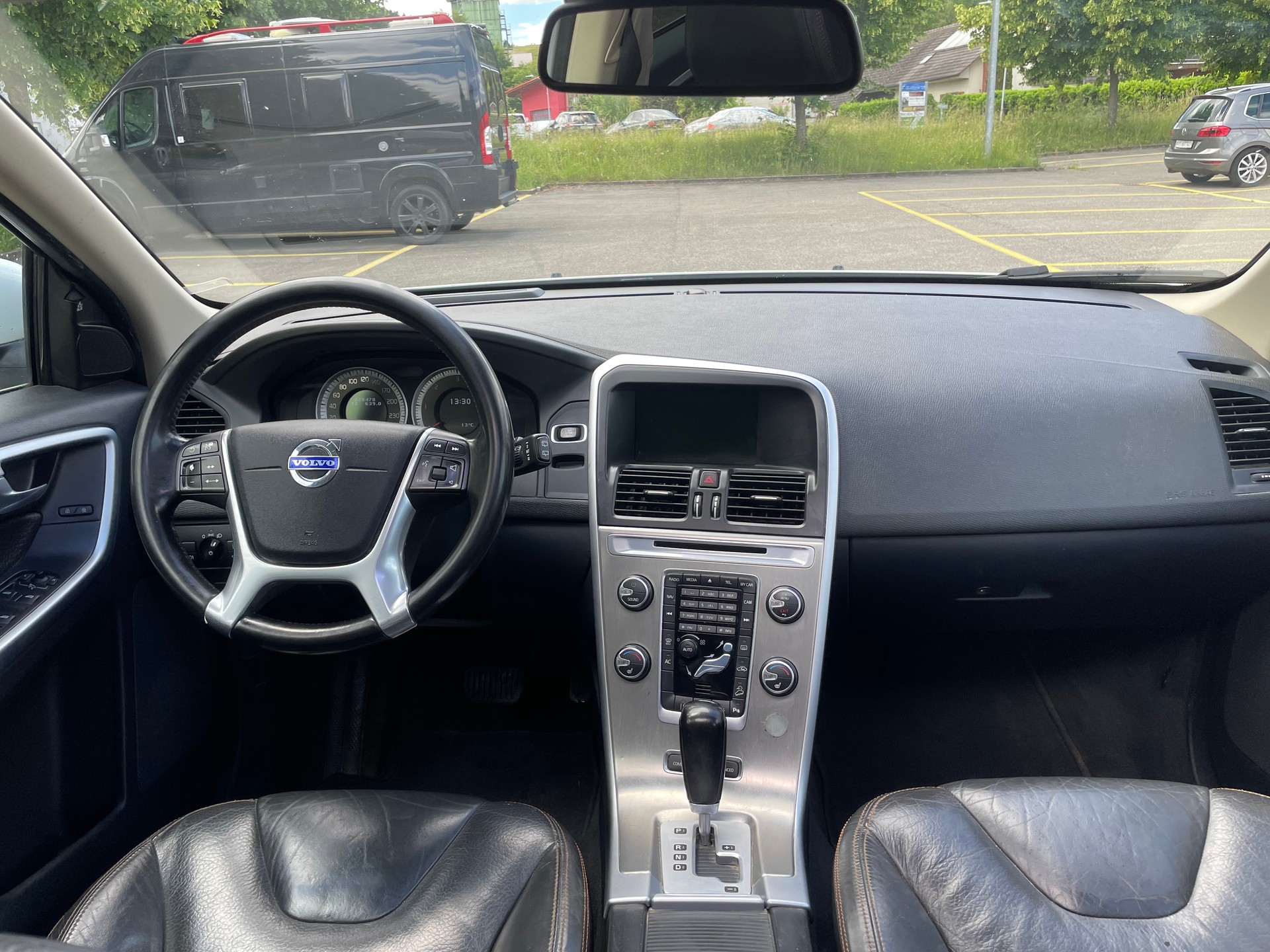 VOLVO XC60 D3 AWD Momentum Geartronic-image-8