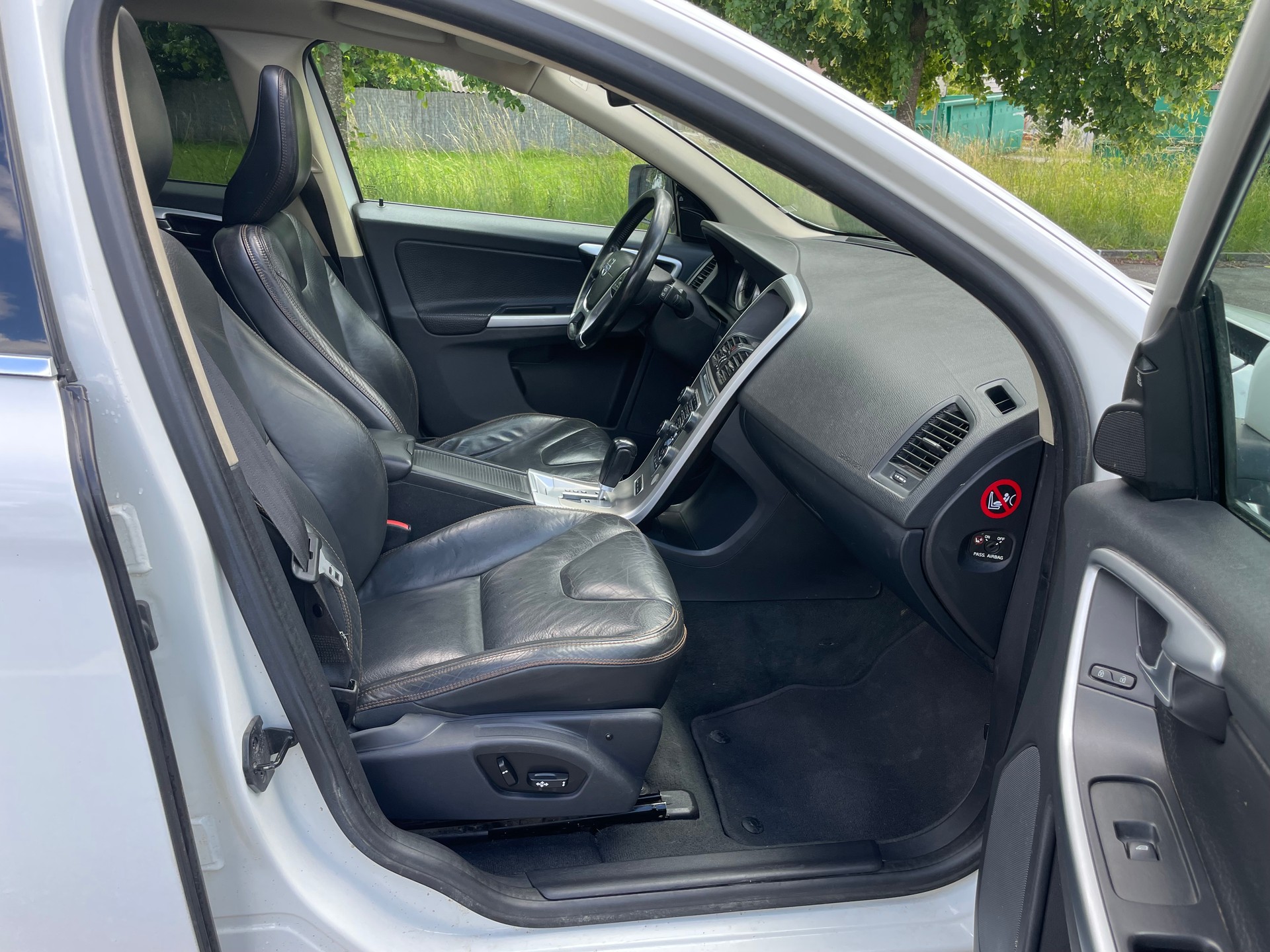 VOLVO XC60 D3 AWD Momentum Geartronic-image-13