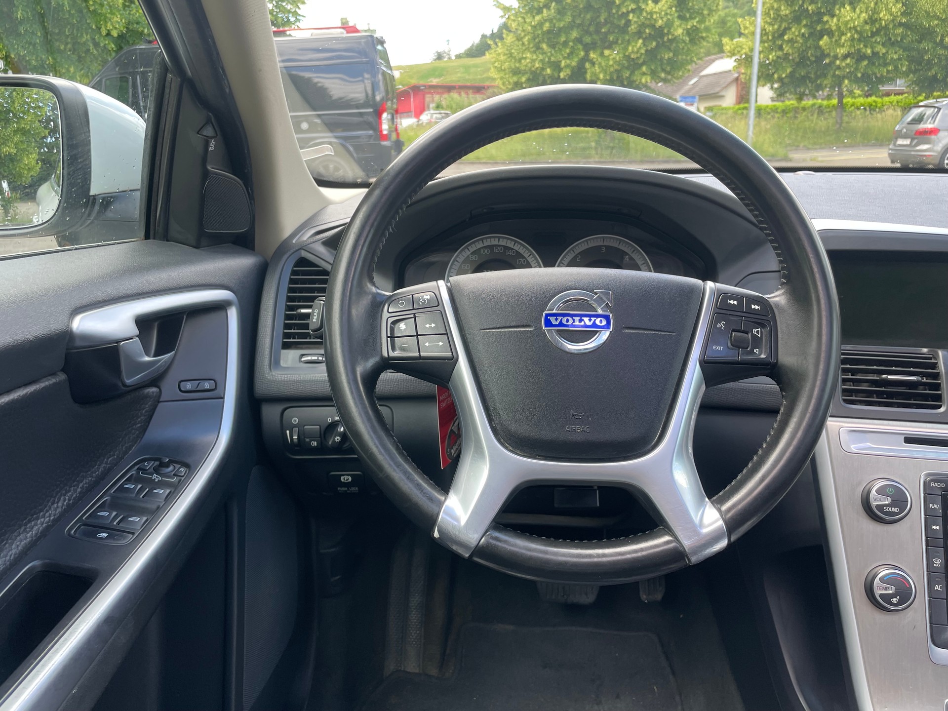 VOLVO XC60 D3 AWD Momentum Geartronic-image-9