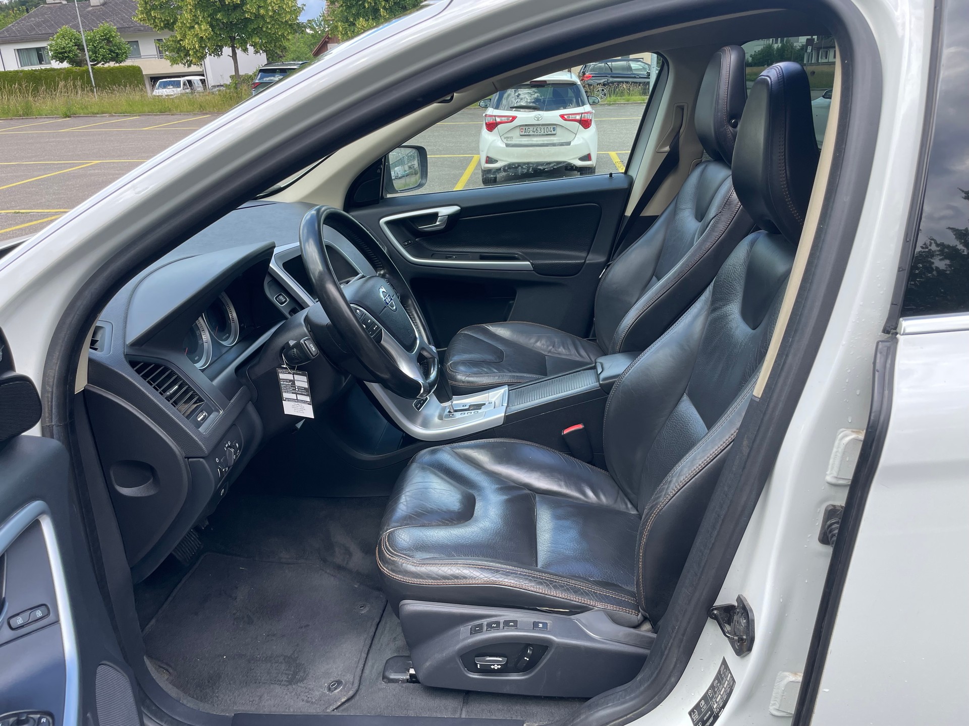 VOLVO XC60 D3 AWD Momentum Geartronic-image-12