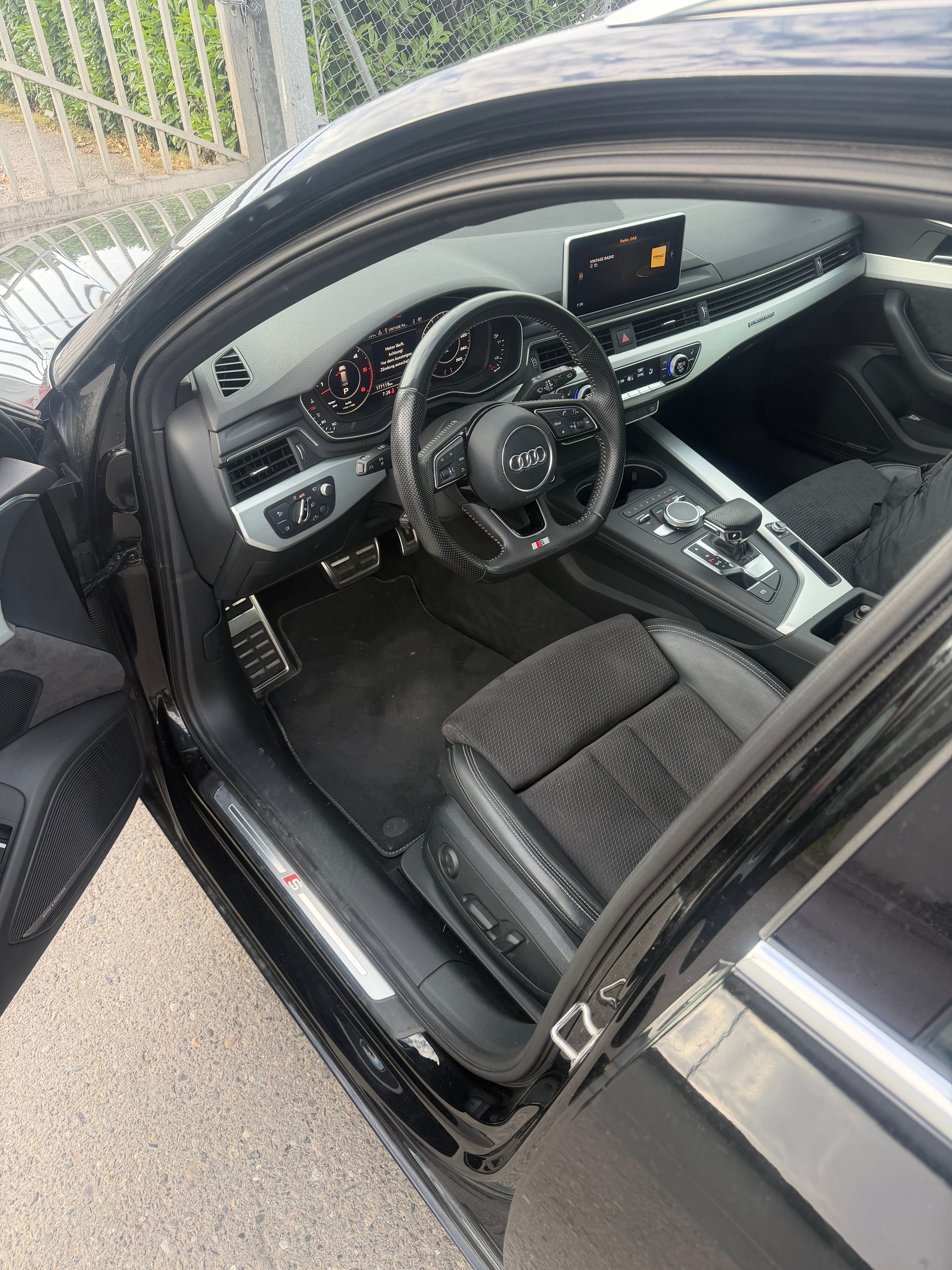 AUDI A4 Avant 3.0 TDI Sport quattro tiptronic-image-8