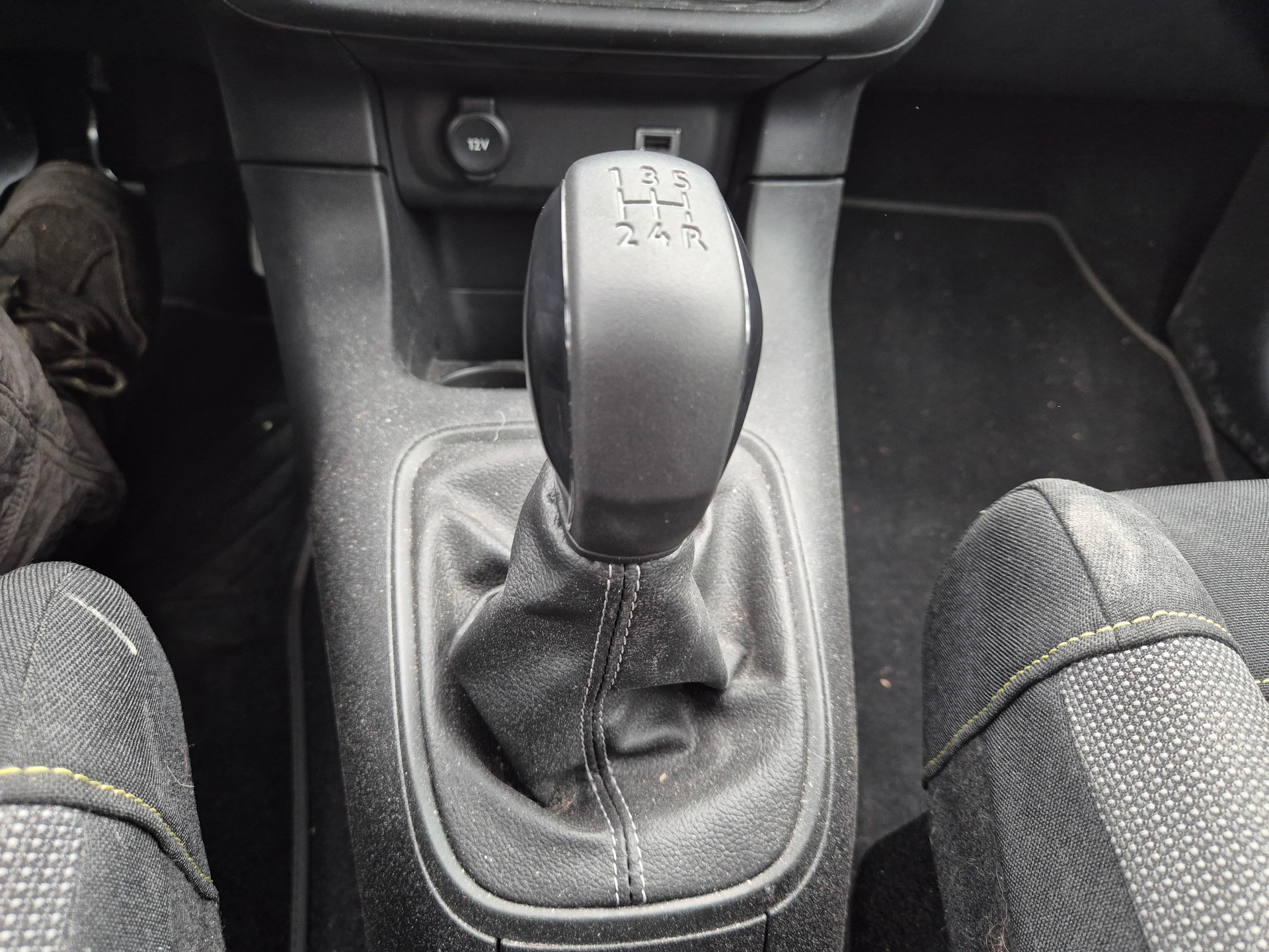 CITROEN C3 1.2i PureTech Feel-image-12