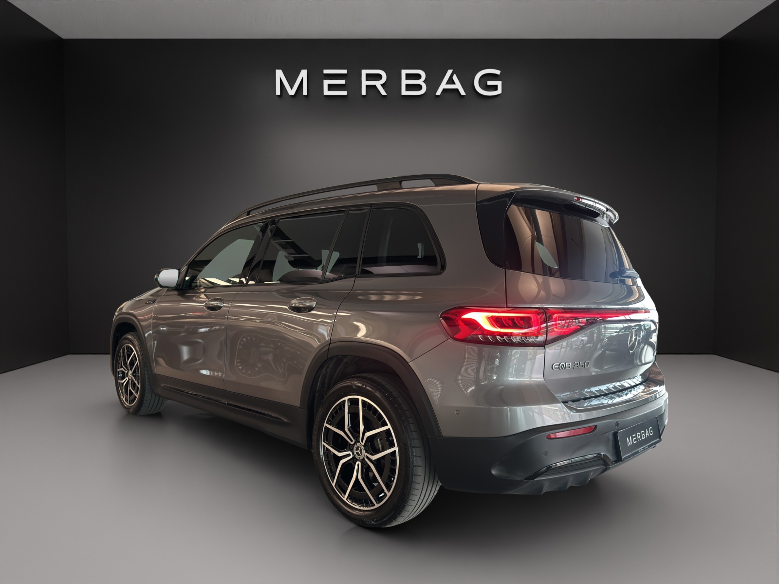 MERCEDES-BENZ EQB 350 AMG Line 4Matic-image-3