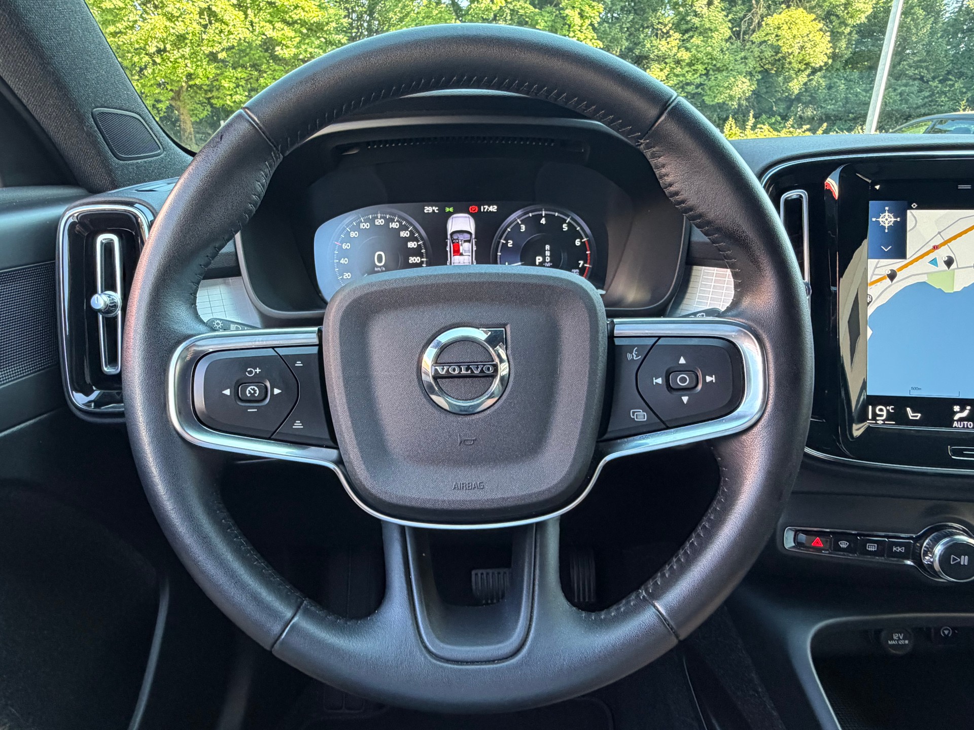 VOLVO XC40 T2 XCITE Geartronic CROCHET D'ATTELAGE-image-13