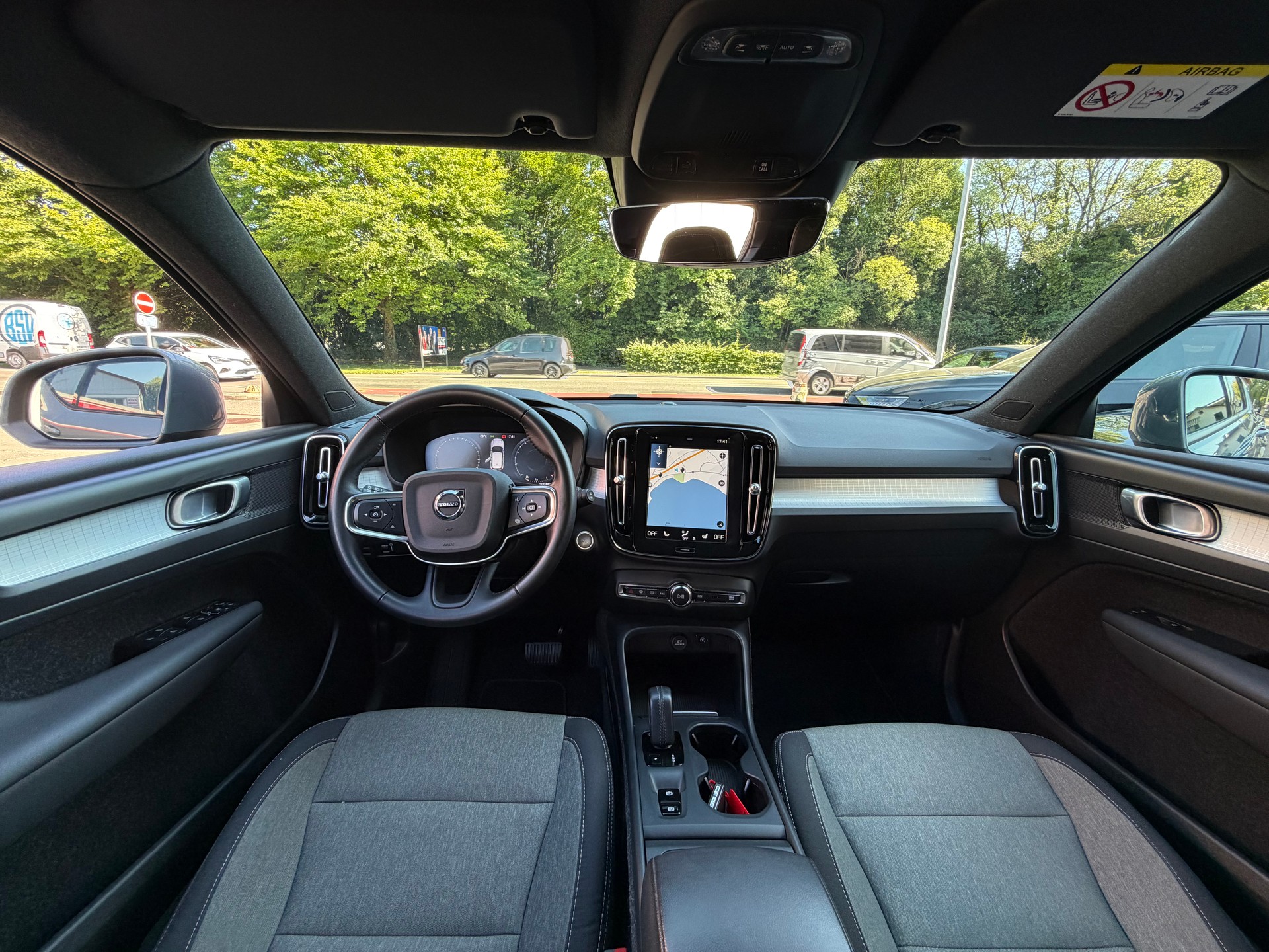 VOLVO XC40 T2 XCITE Geartronic CROCHET D'ATTELAGE-image-19