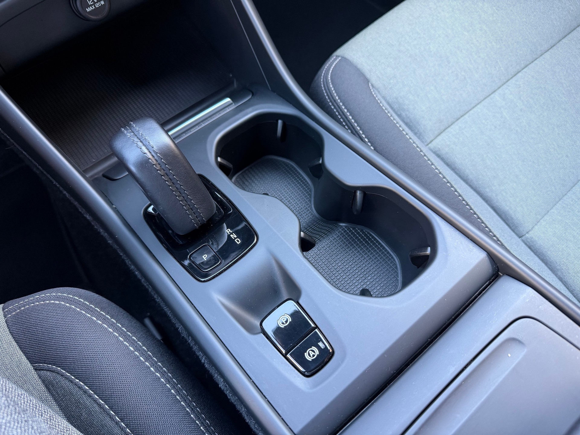 VOLVO XC40 T2 XCITE Geartronic CROCHET D'ATTELAGE-image-21