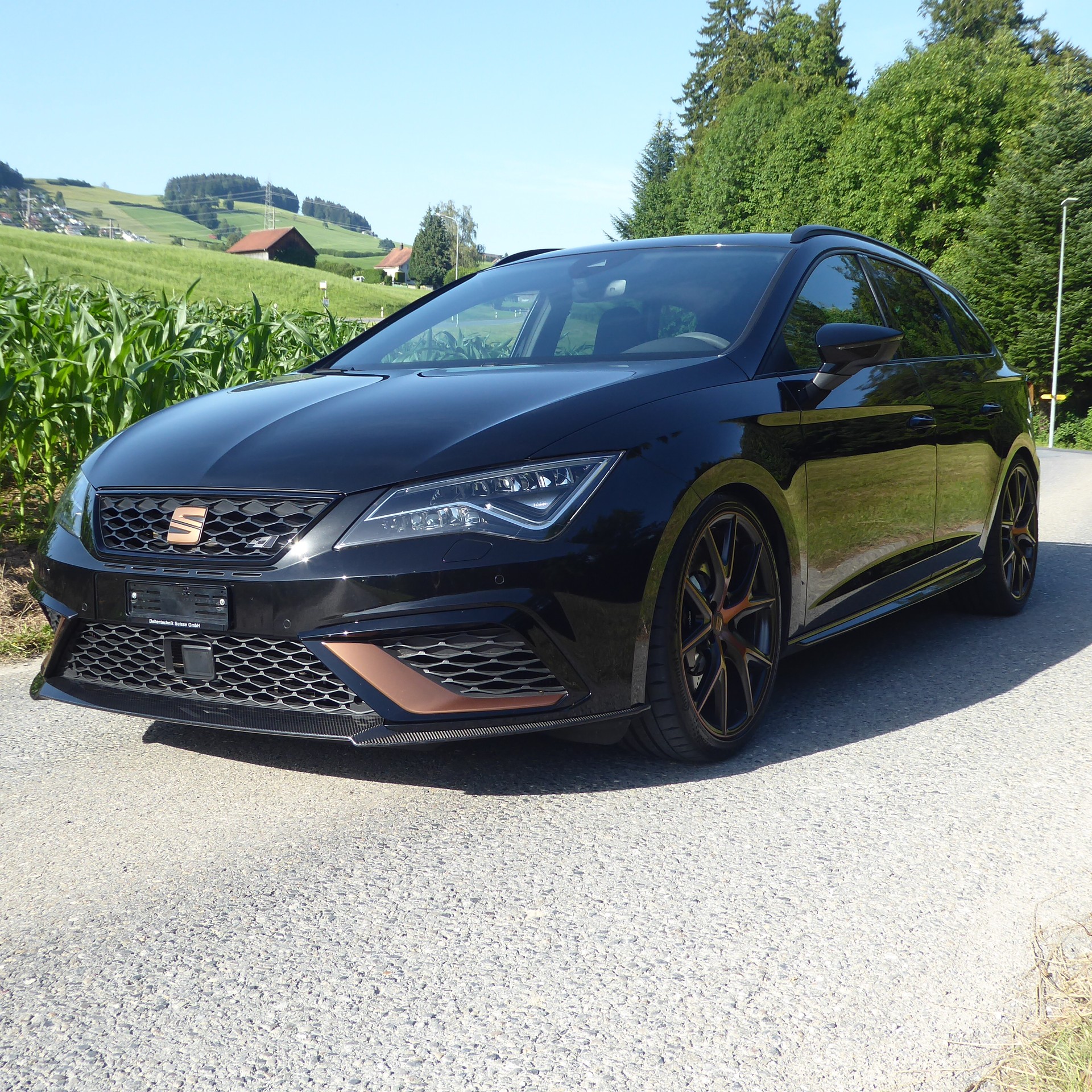 SEAT Leon ST 2.0 TSI Cupra R 300 4 Drive DSG-image-0