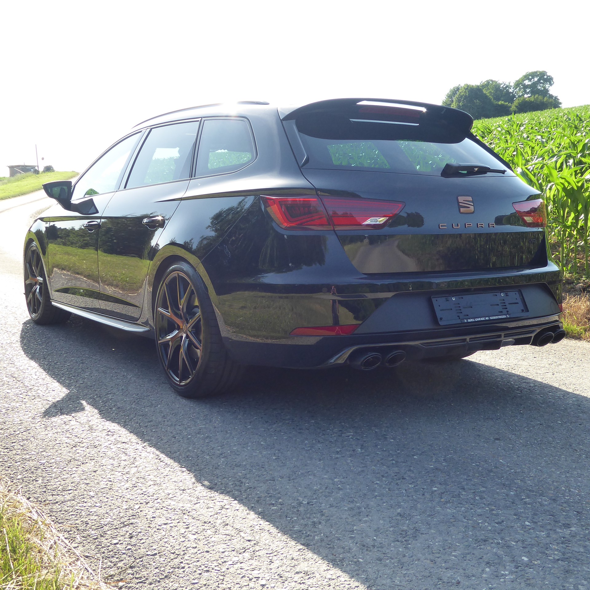 SEAT Leon ST 2.0 TSI Cupra R 300 4 Drive DSG-image-2