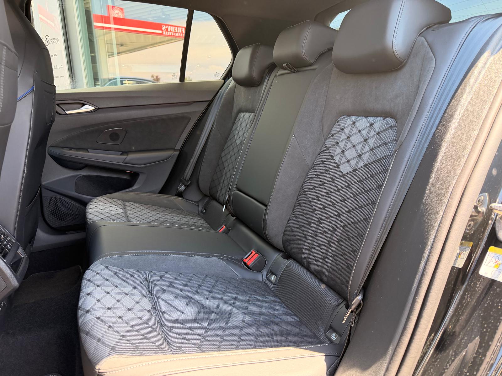 VW Golf 1.5 e TSI mHEV R-Line DSG-image-24