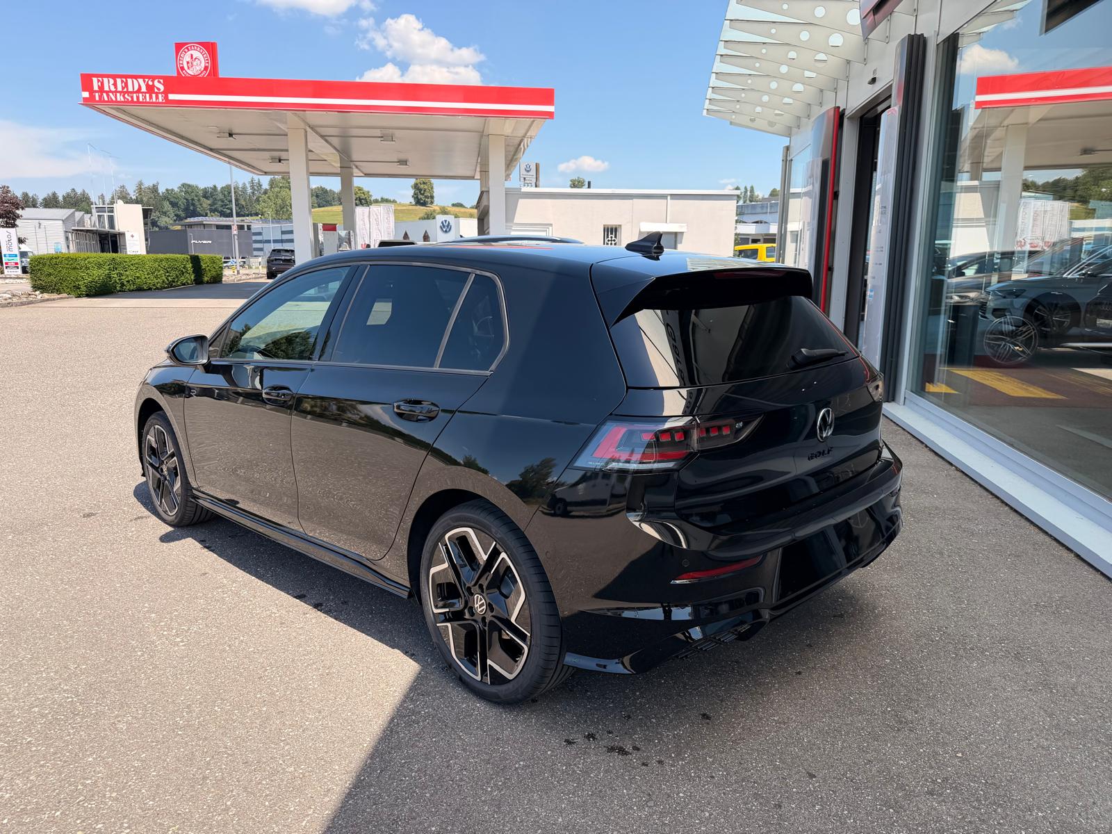 VW Golf 1.5 e TSI mHEV R-Line DSG-image-2