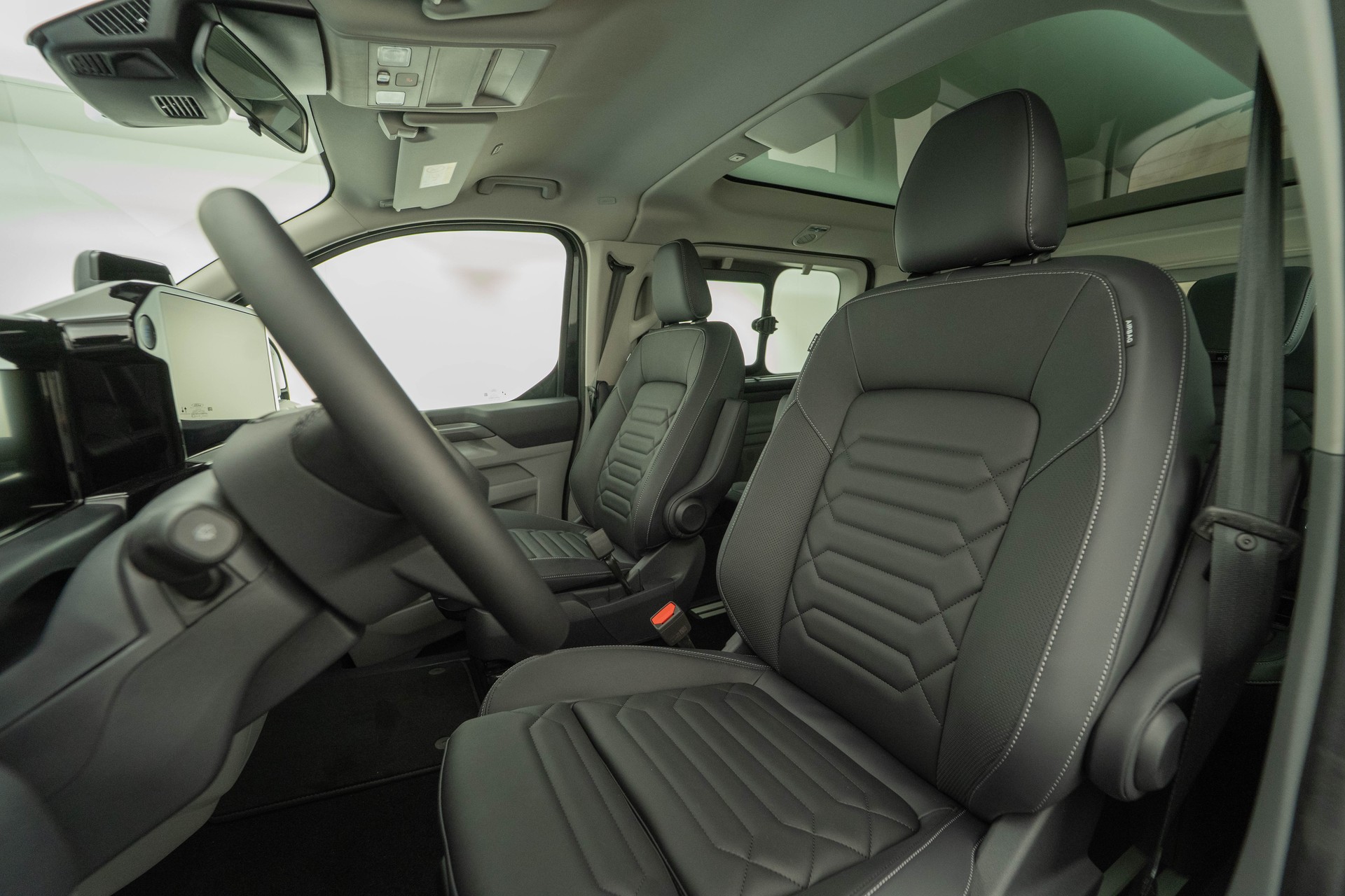 FORD Tourneo C Bus 320 L2 2.0 EcoBlue 170 Titanium 4x4-image-7