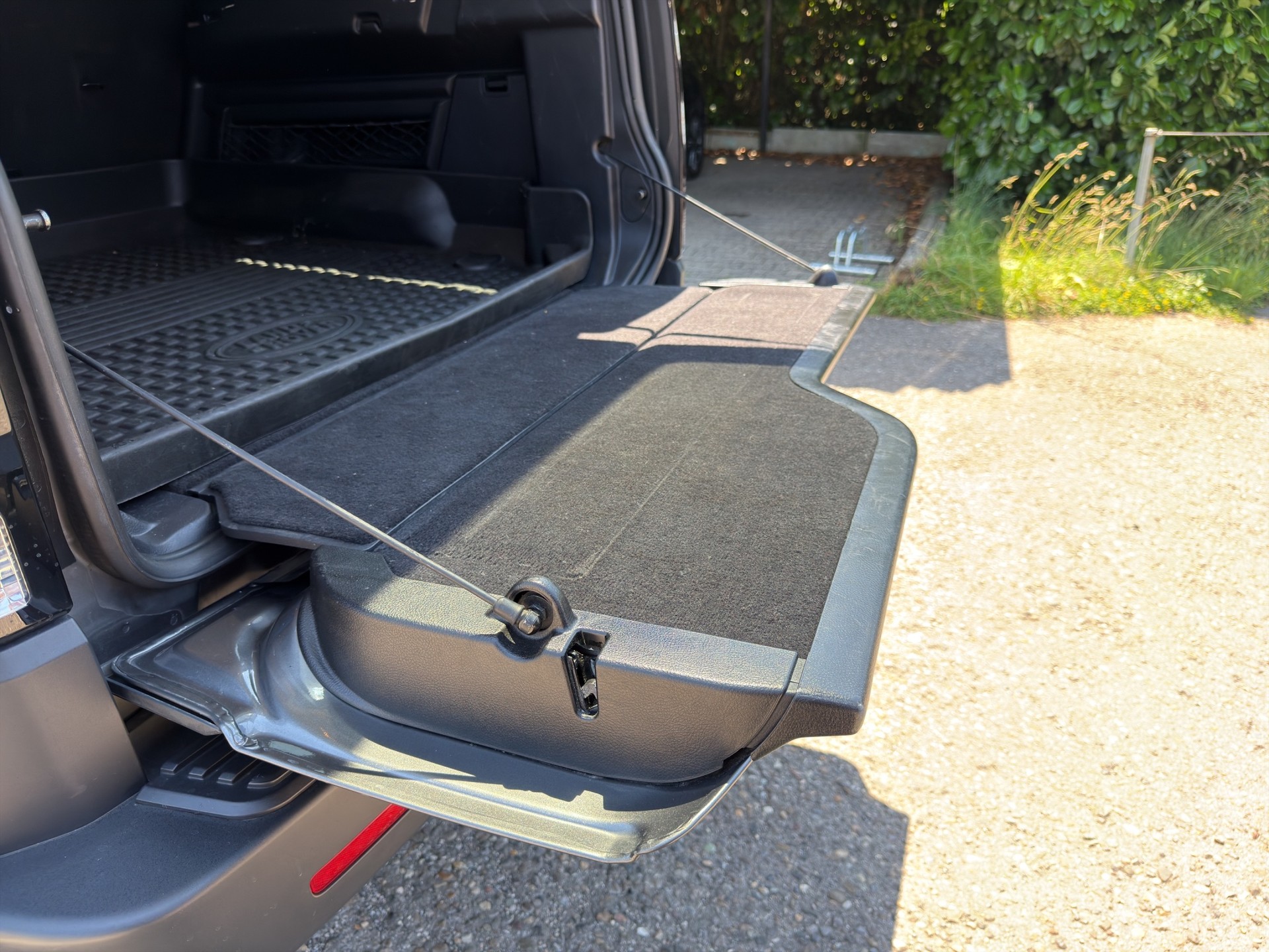LAND ROVER Discovery 3.0 TDV6 S Automatic-image-14