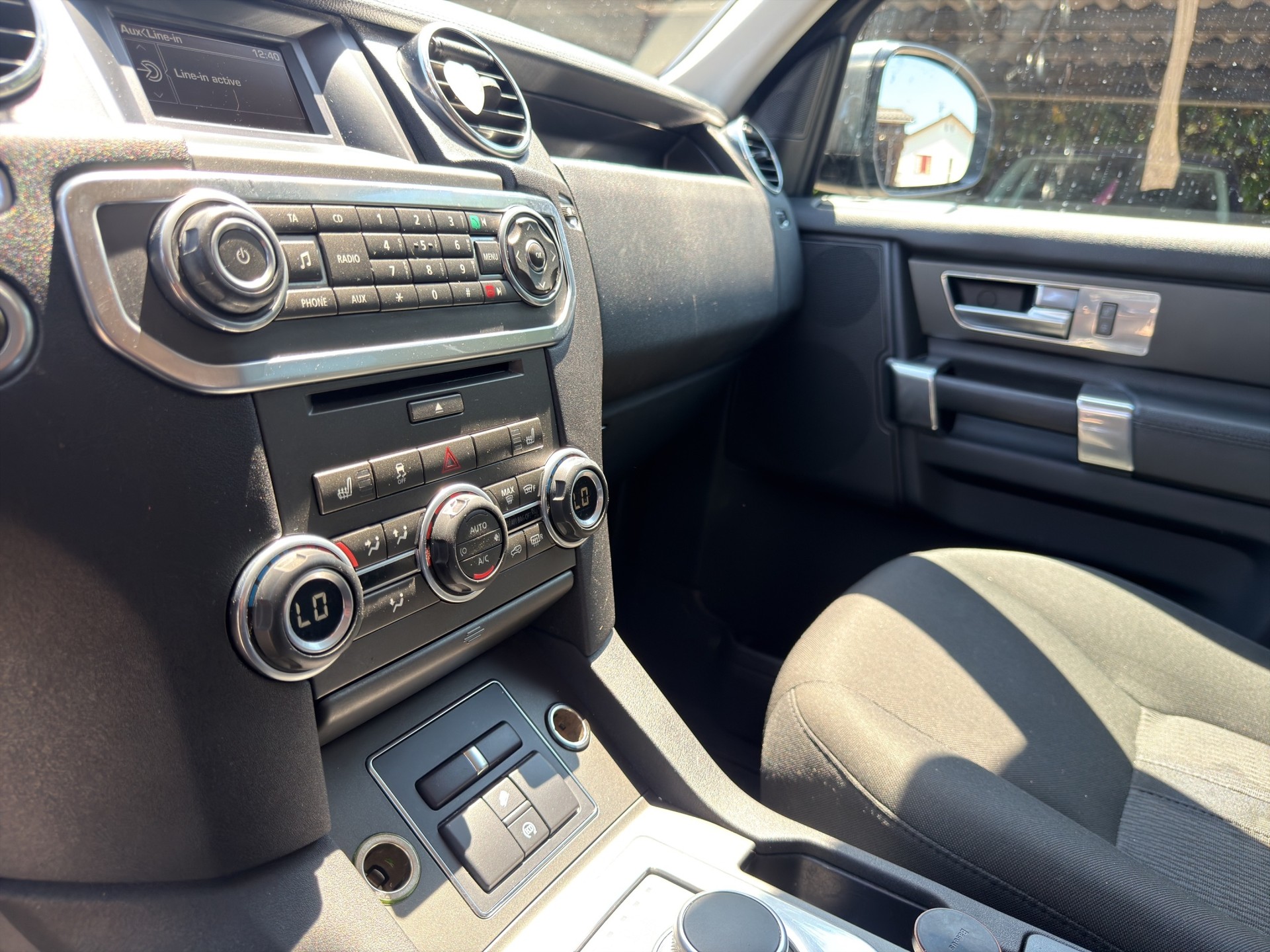 LAND ROVER Discovery 3.0 TDV6 S Automatic-image-13