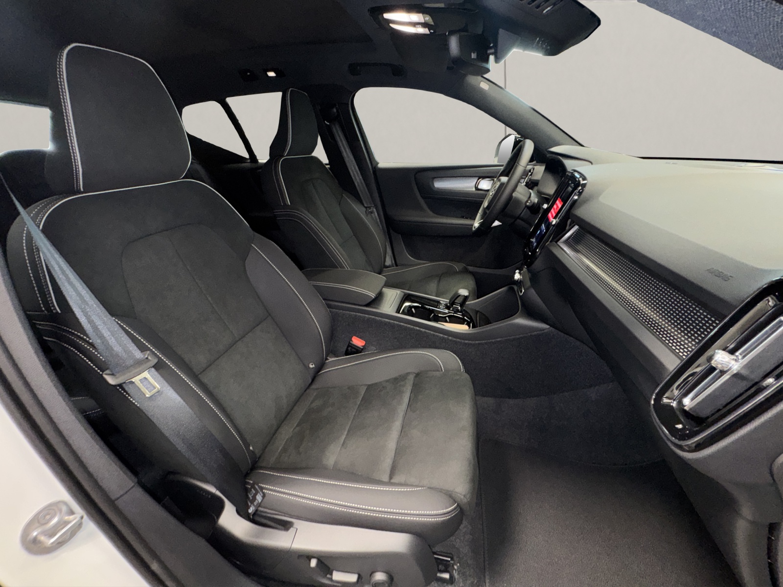 VOLVO EX40 Twin Performance Ultra AWD-image-11