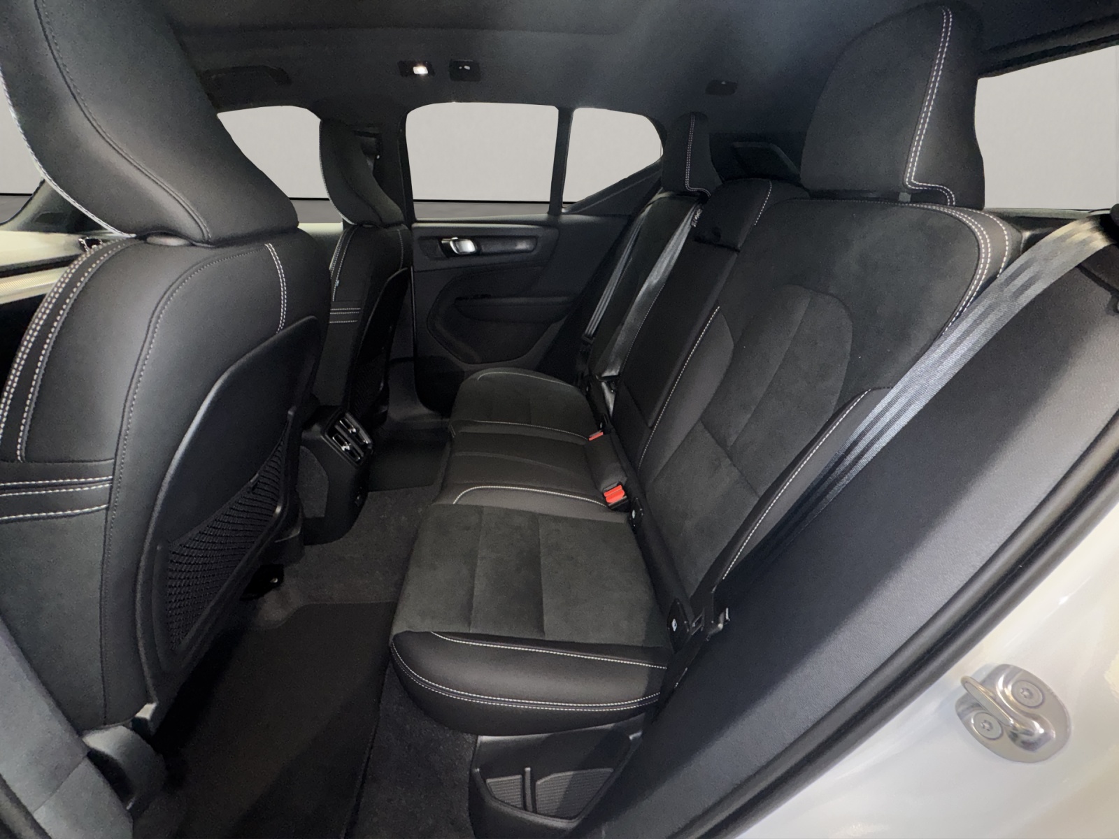VOLVO EX40 Twin Performance Ultra AWD-image-13