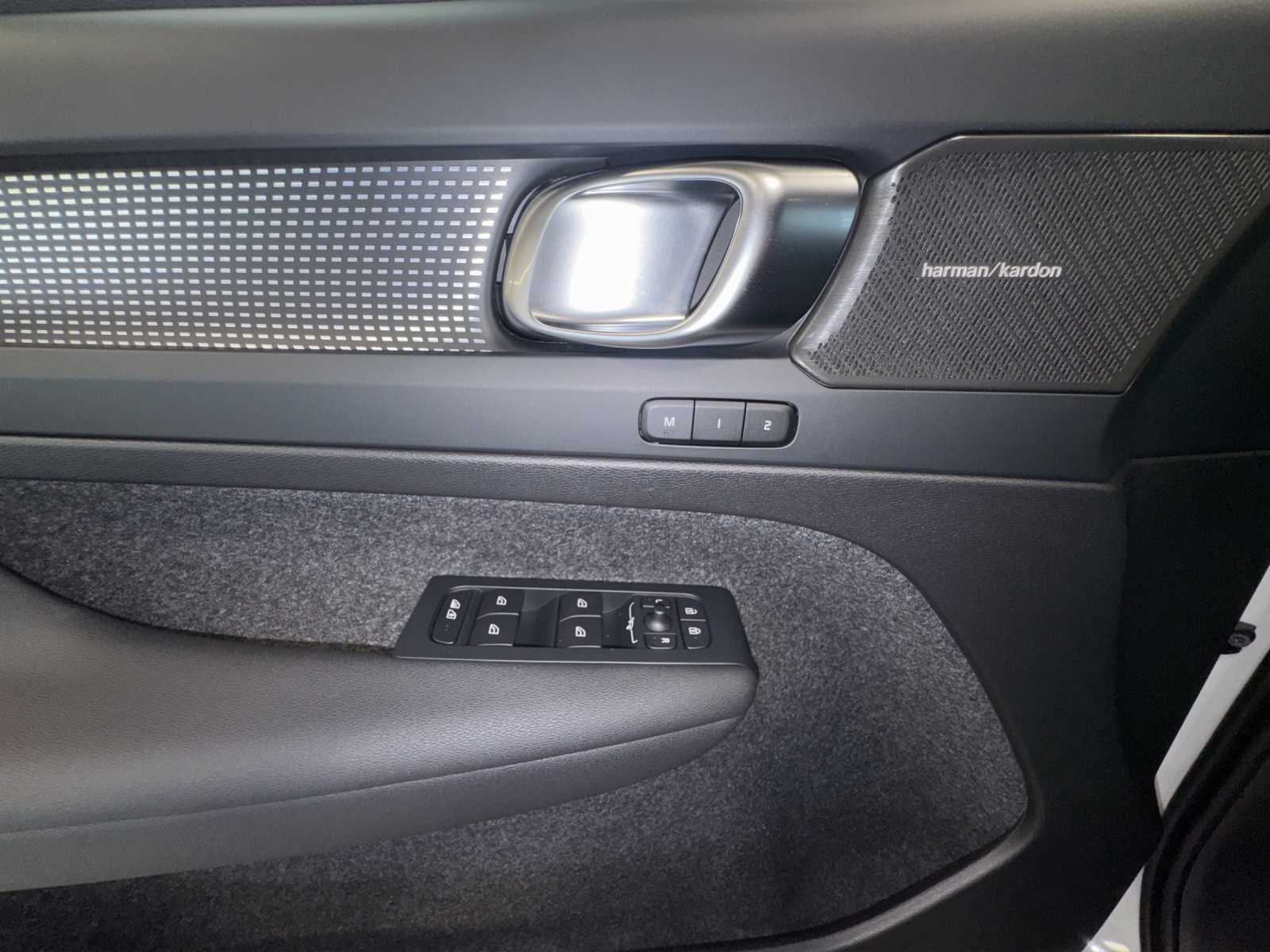 VOLVO EX40 Twin Performance Ultra AWD-image-12